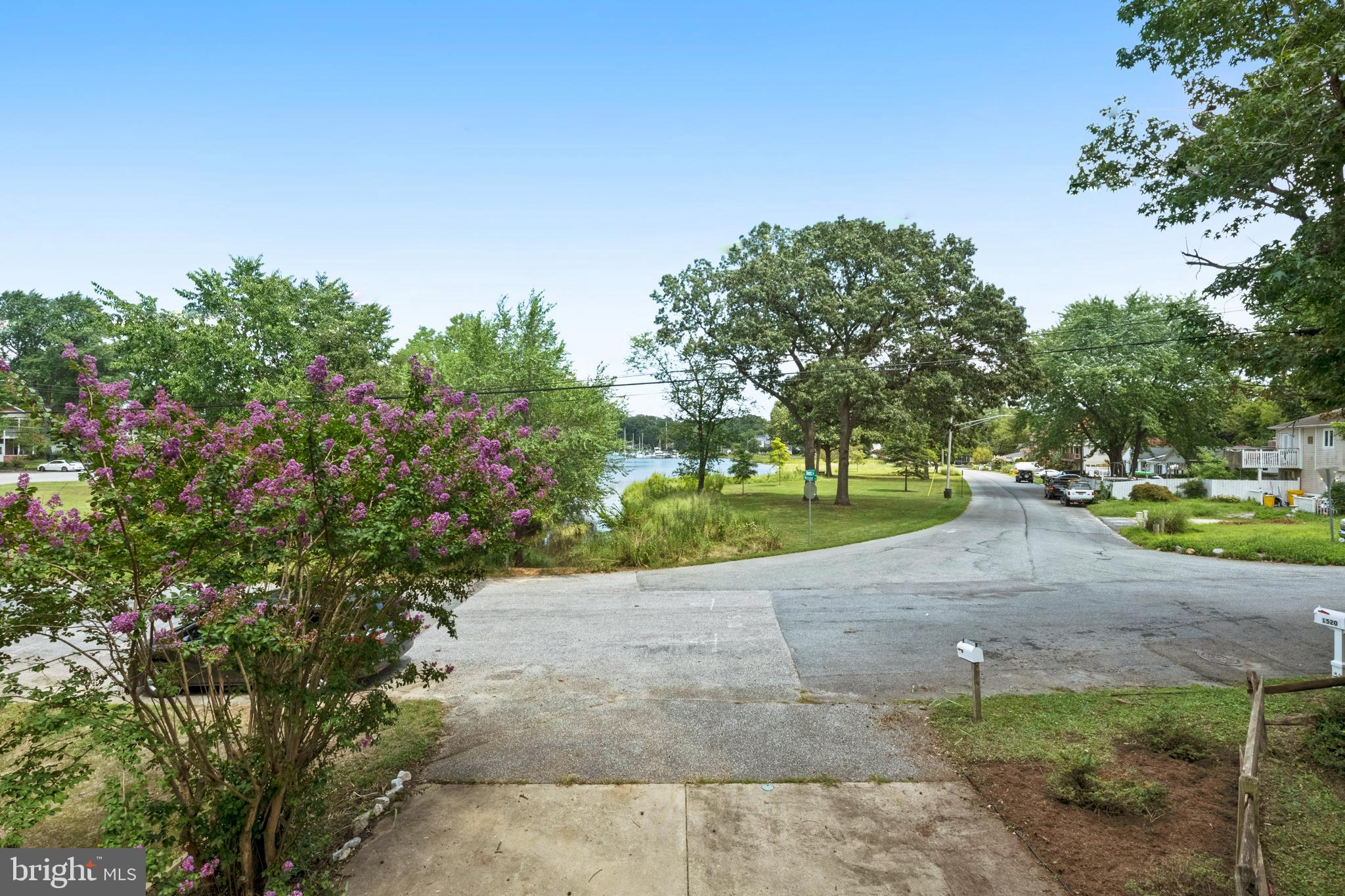 WOODLAND BEACH - Residential