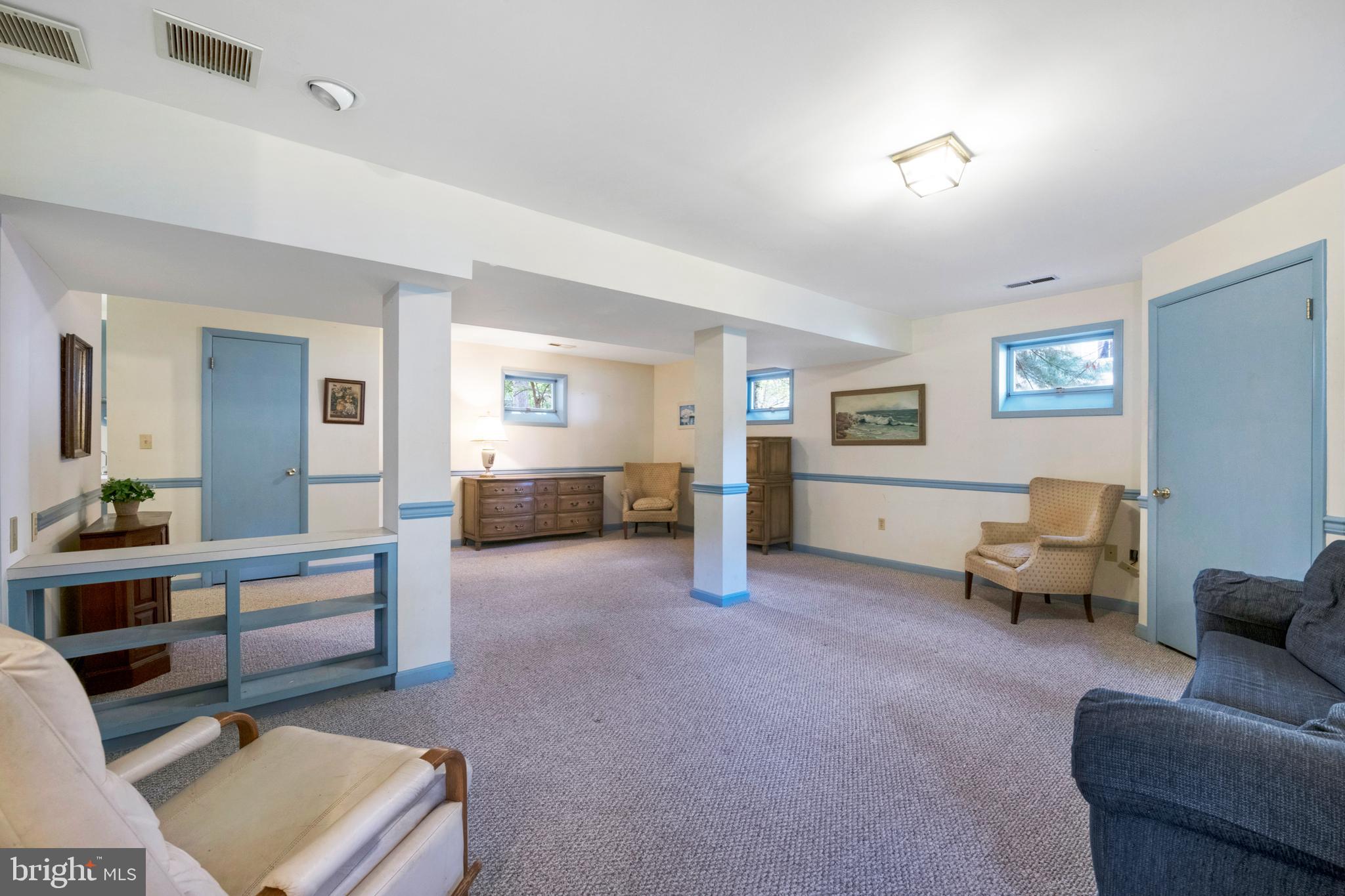 WOODLAND BEACH - Residential