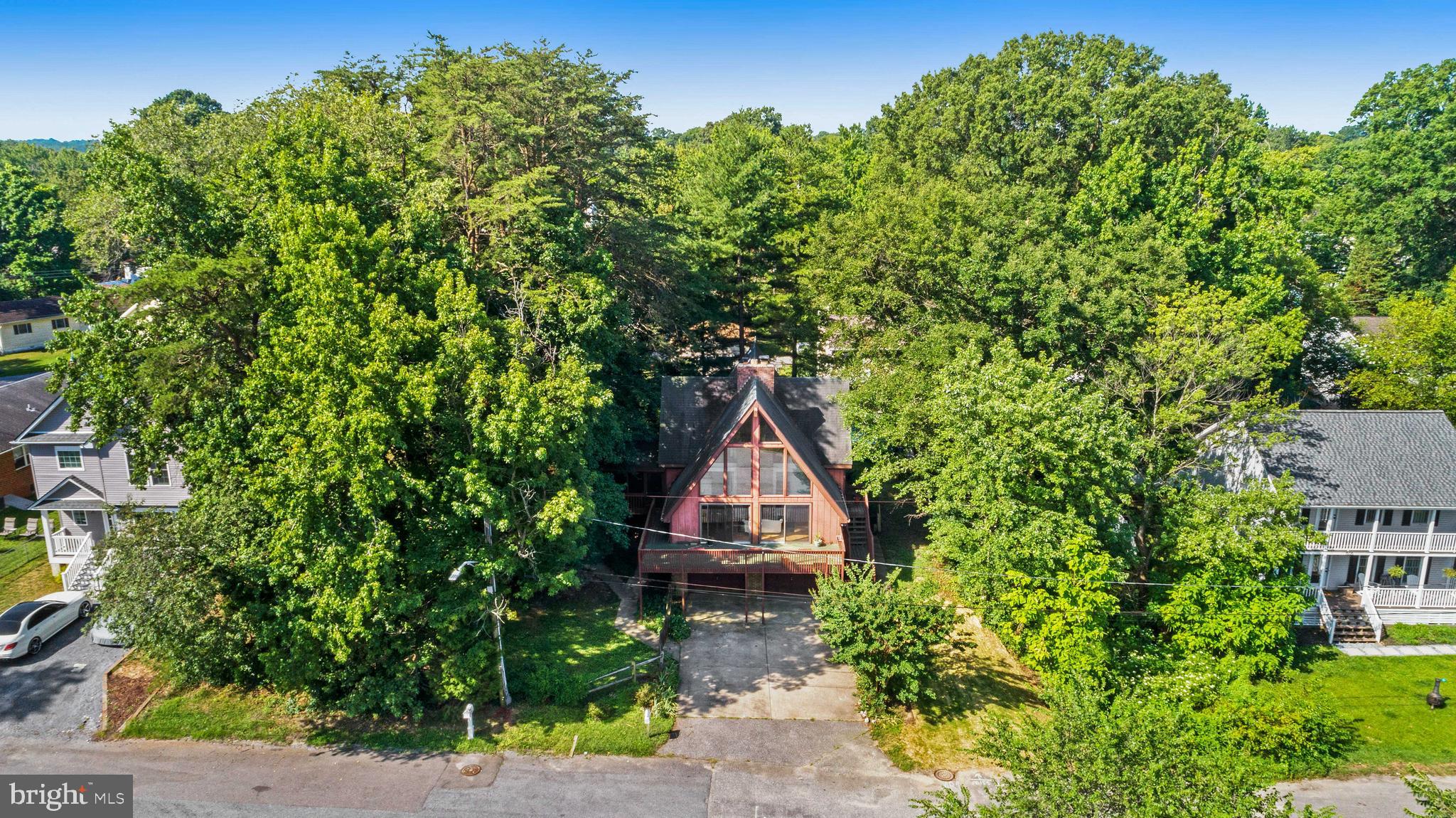 WOODLAND BEACH - Residential