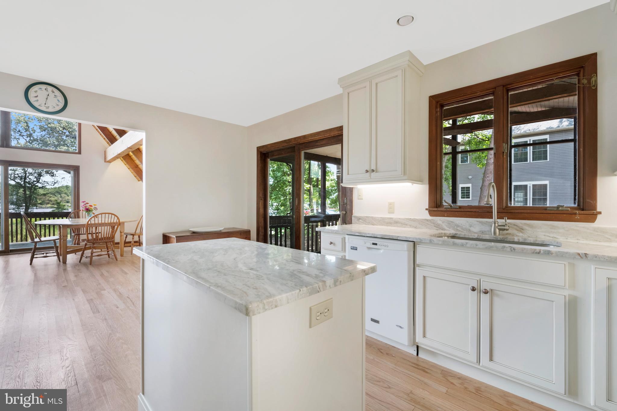 WOODLAND BEACH - Residential