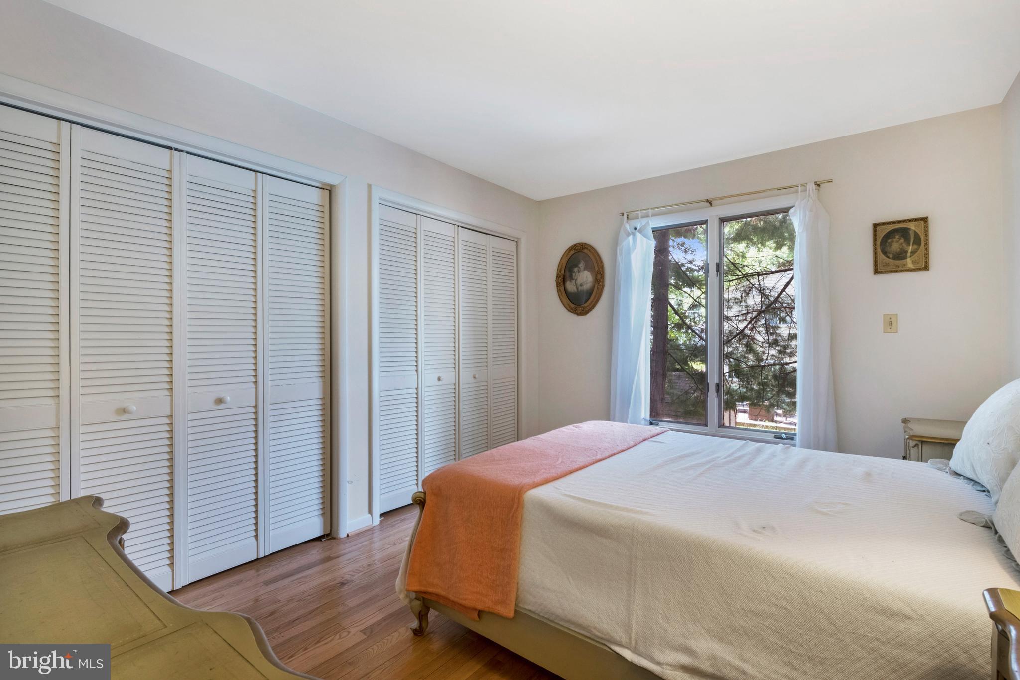 WOODLAND BEACH - Residential