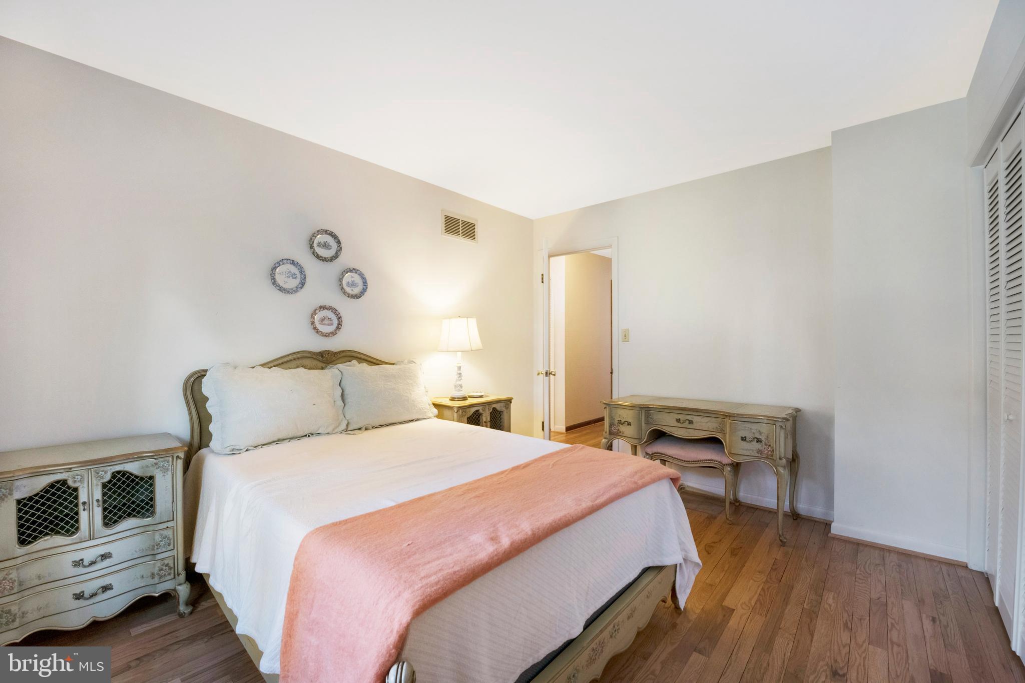 WOODLAND BEACH - Residential