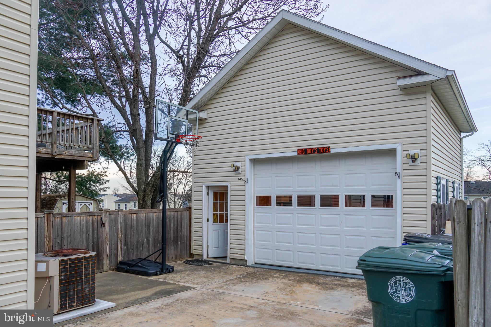 STONEGATE FARMS - Residential