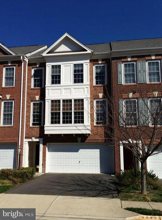 GROVE AT HUNTLEY MEADOWS - Residential Lease