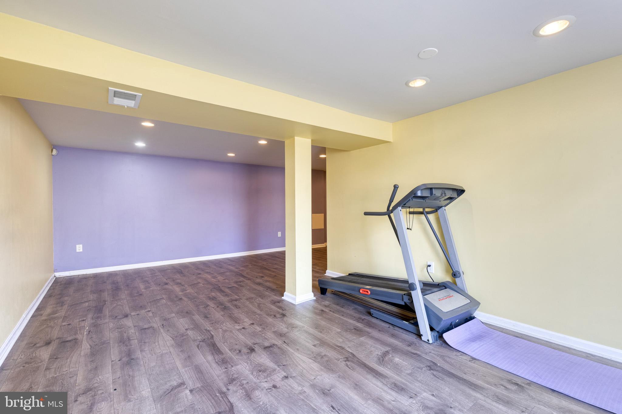 EDGEWATER VILLAGE - Residential