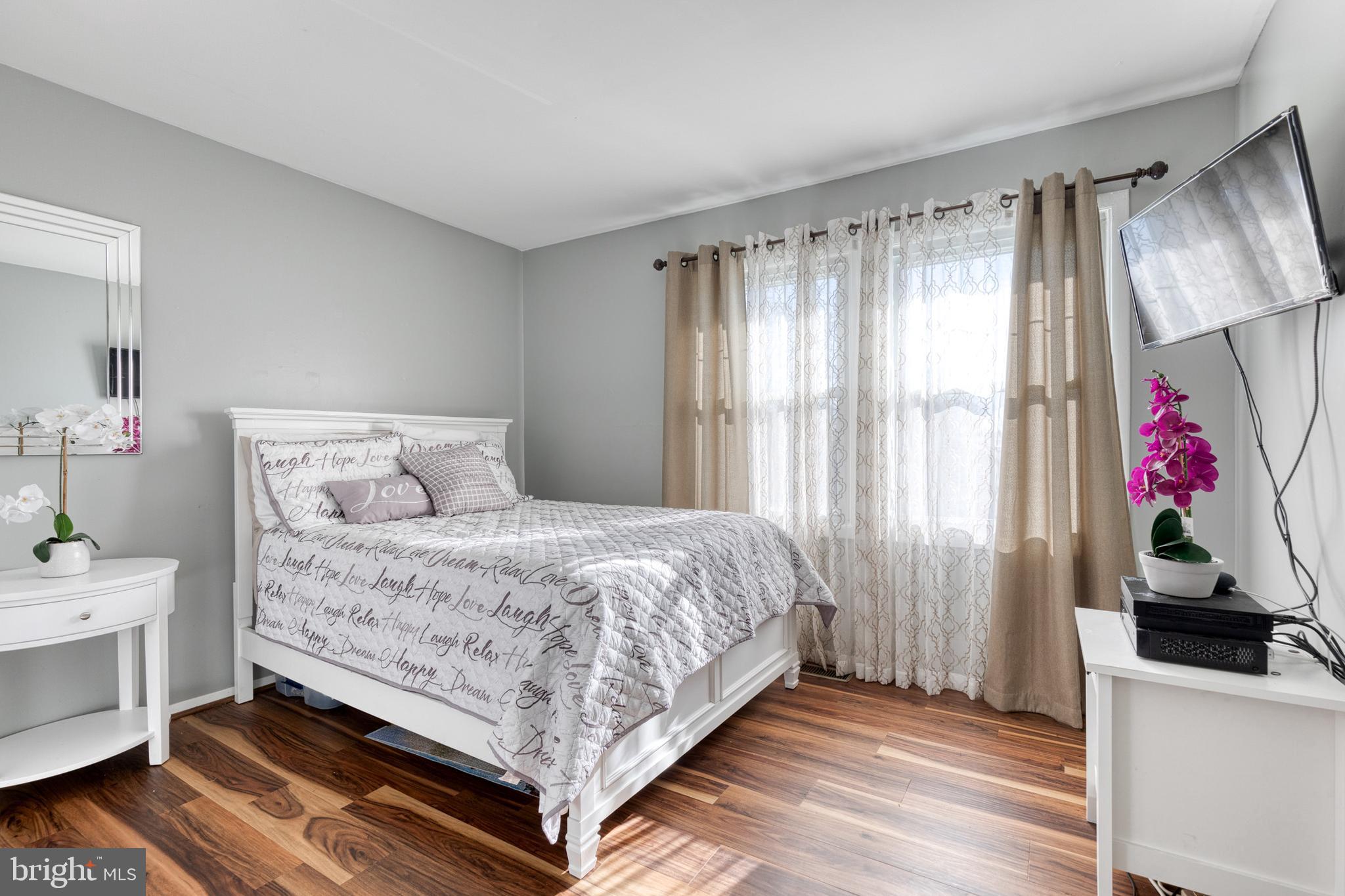 EDGEWATER VILLAGE - Residential