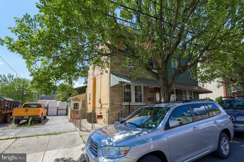 Photo of 142 OLD DORWART ST, LANCASTER, PA 17603 (MLS # PALA2039538)