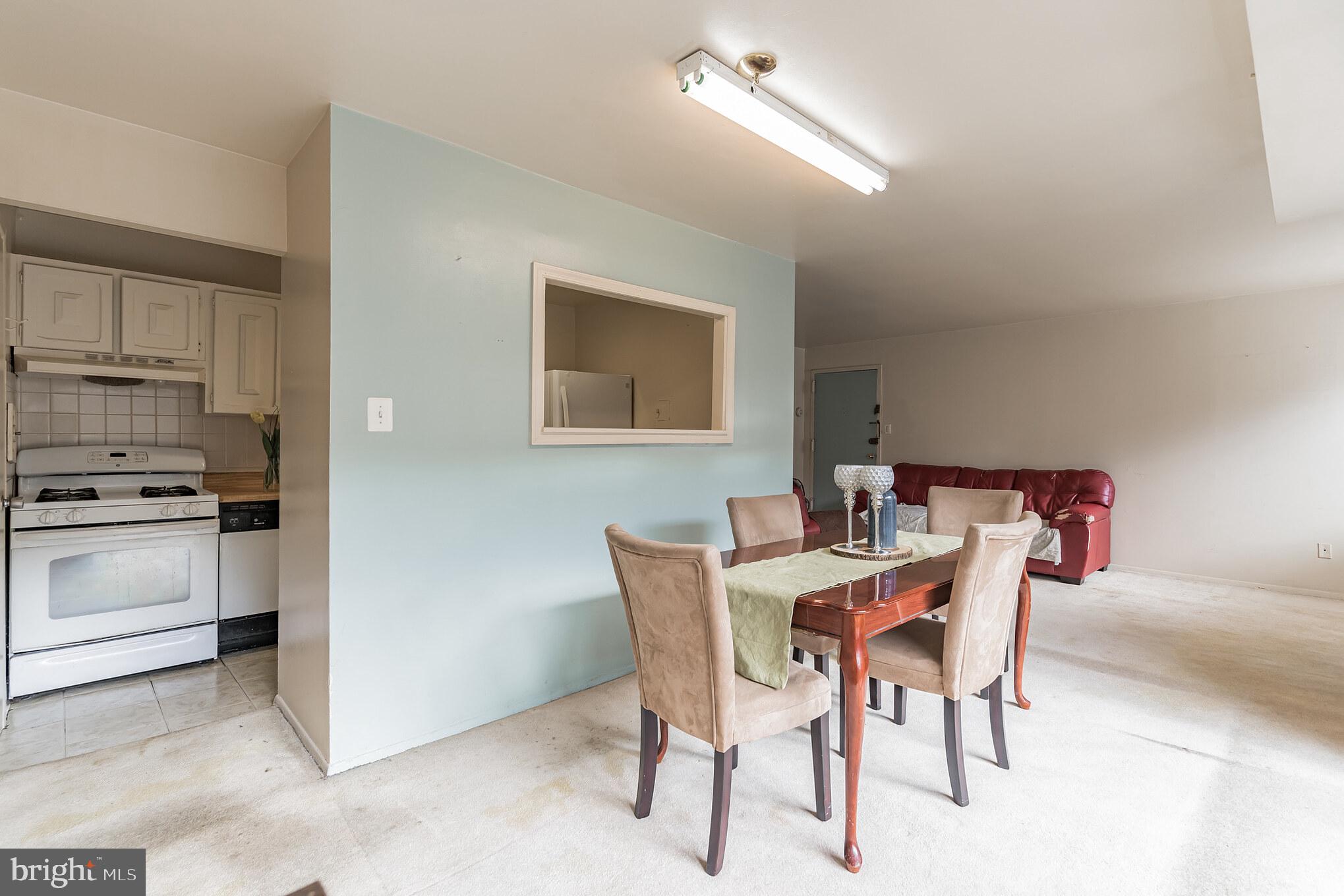 YORKTOWNE SQUARE - Residential