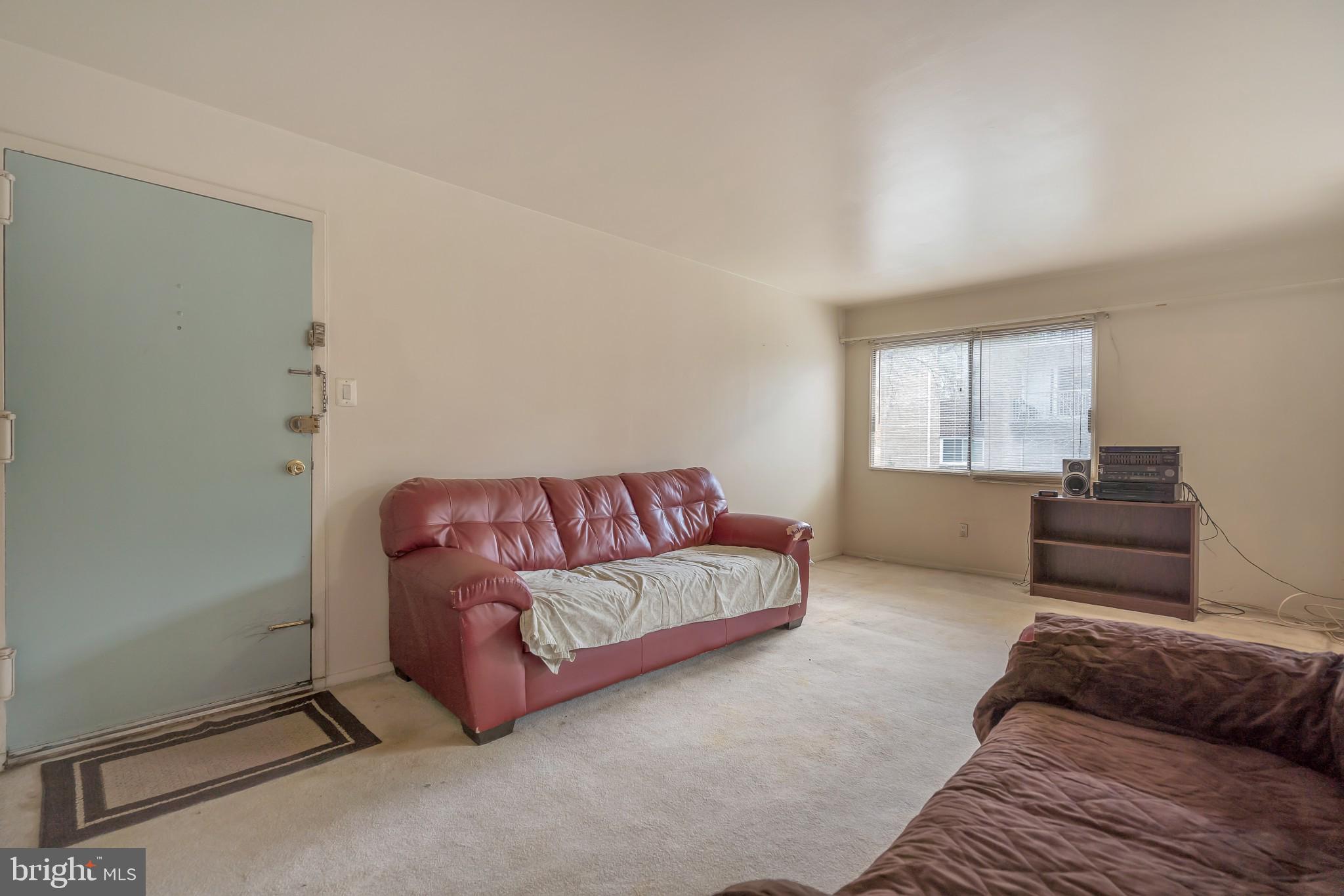 YORKTOWNE SQUARE - Residential