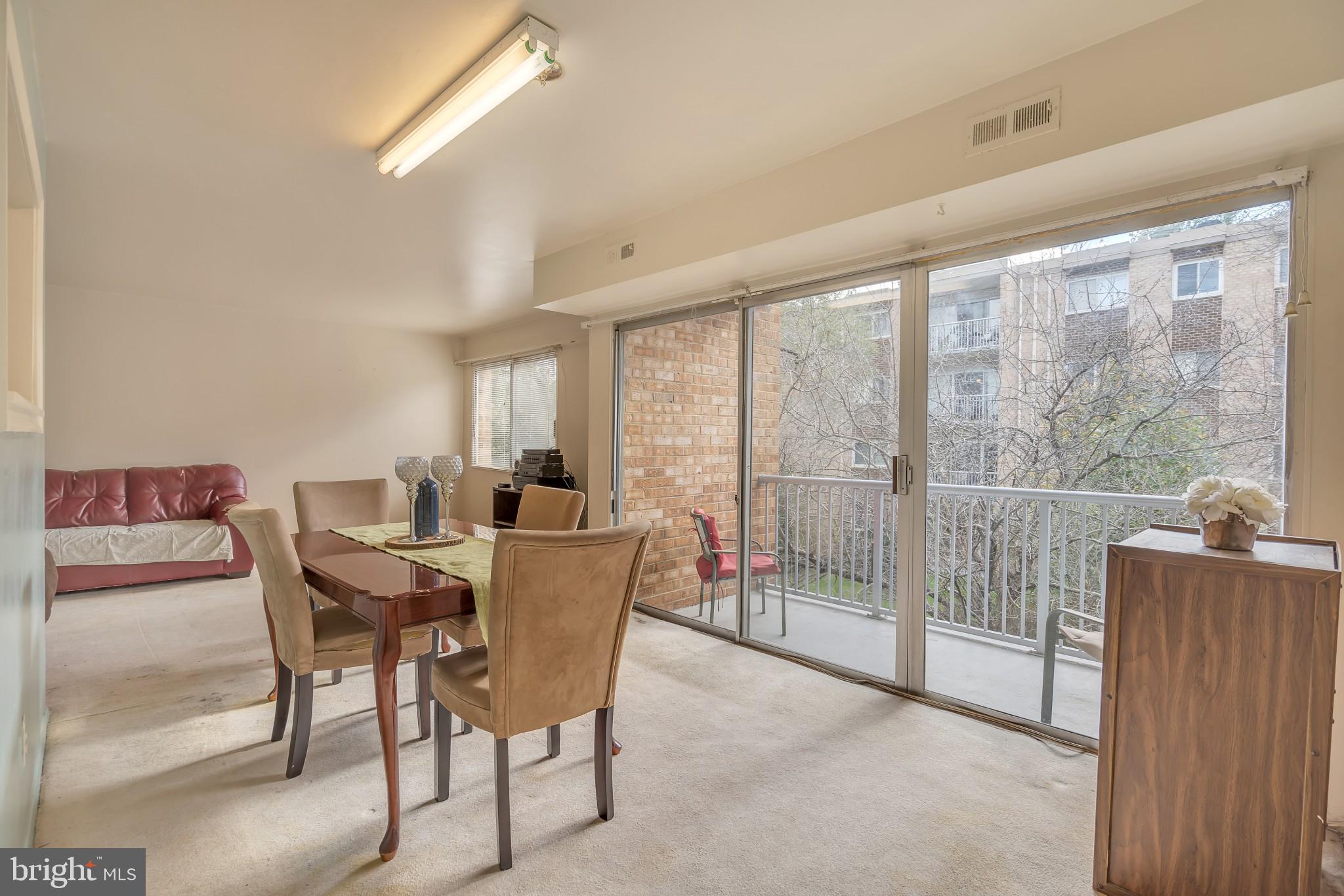 YORKTOWNE SQUARE - Residential