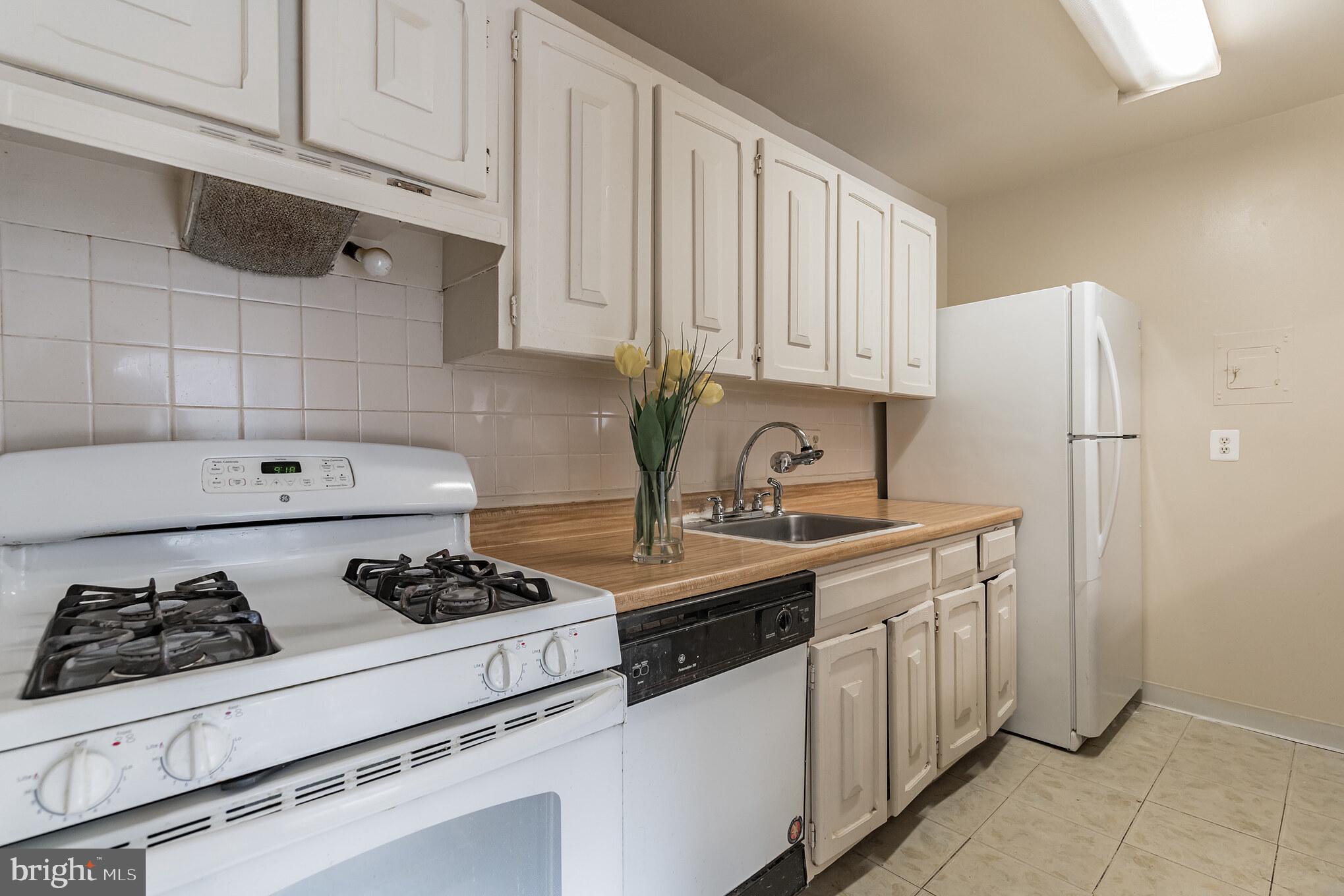 YORKTOWNE SQUARE - Residential