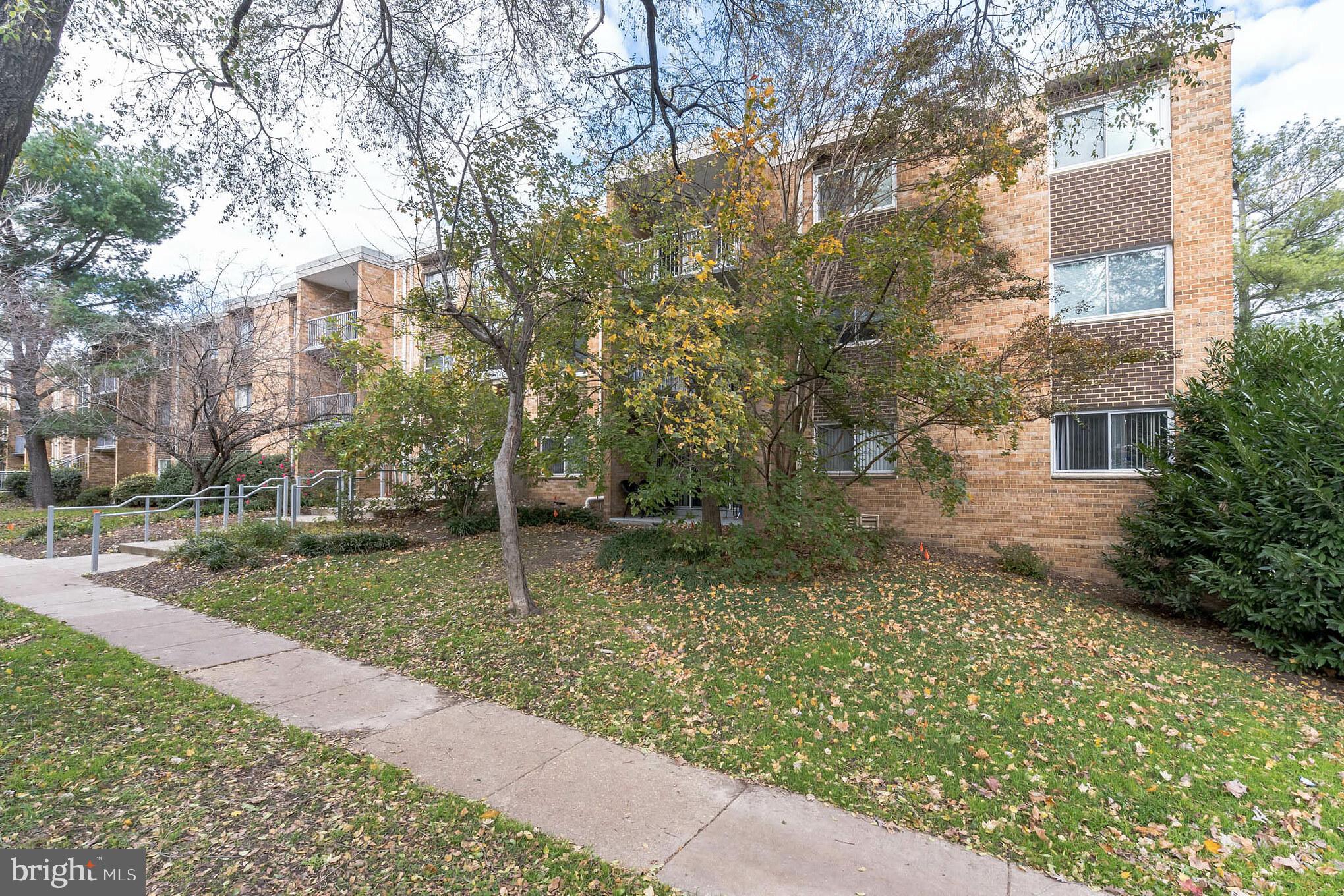 YORKTOWNE SQUARE - Residential