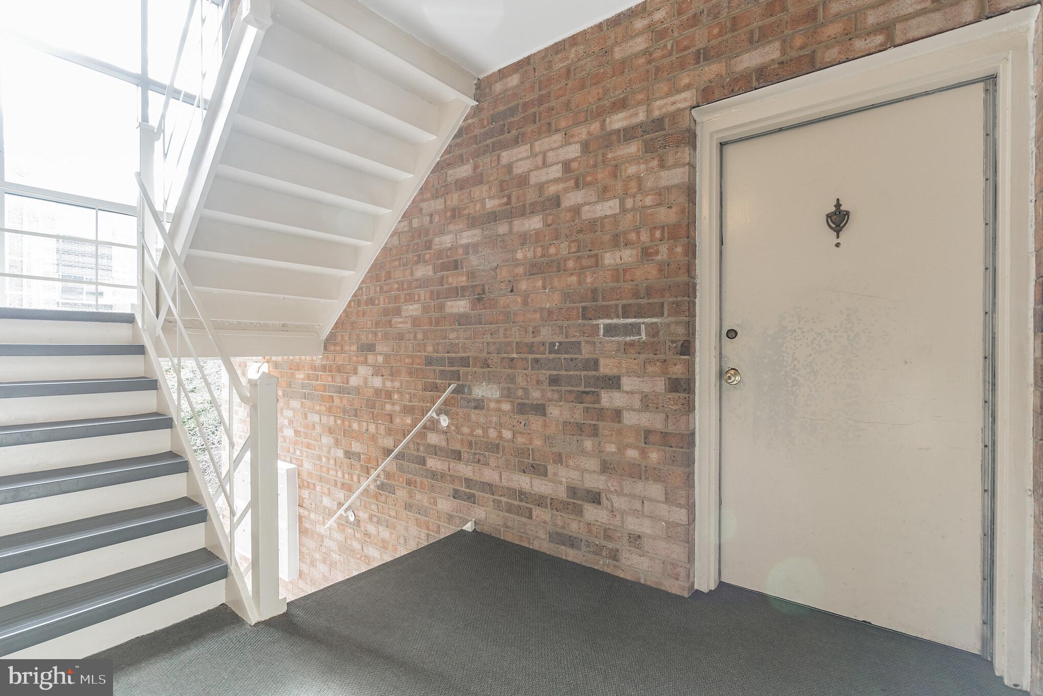 YORKTOWNE SQUARE - Residential