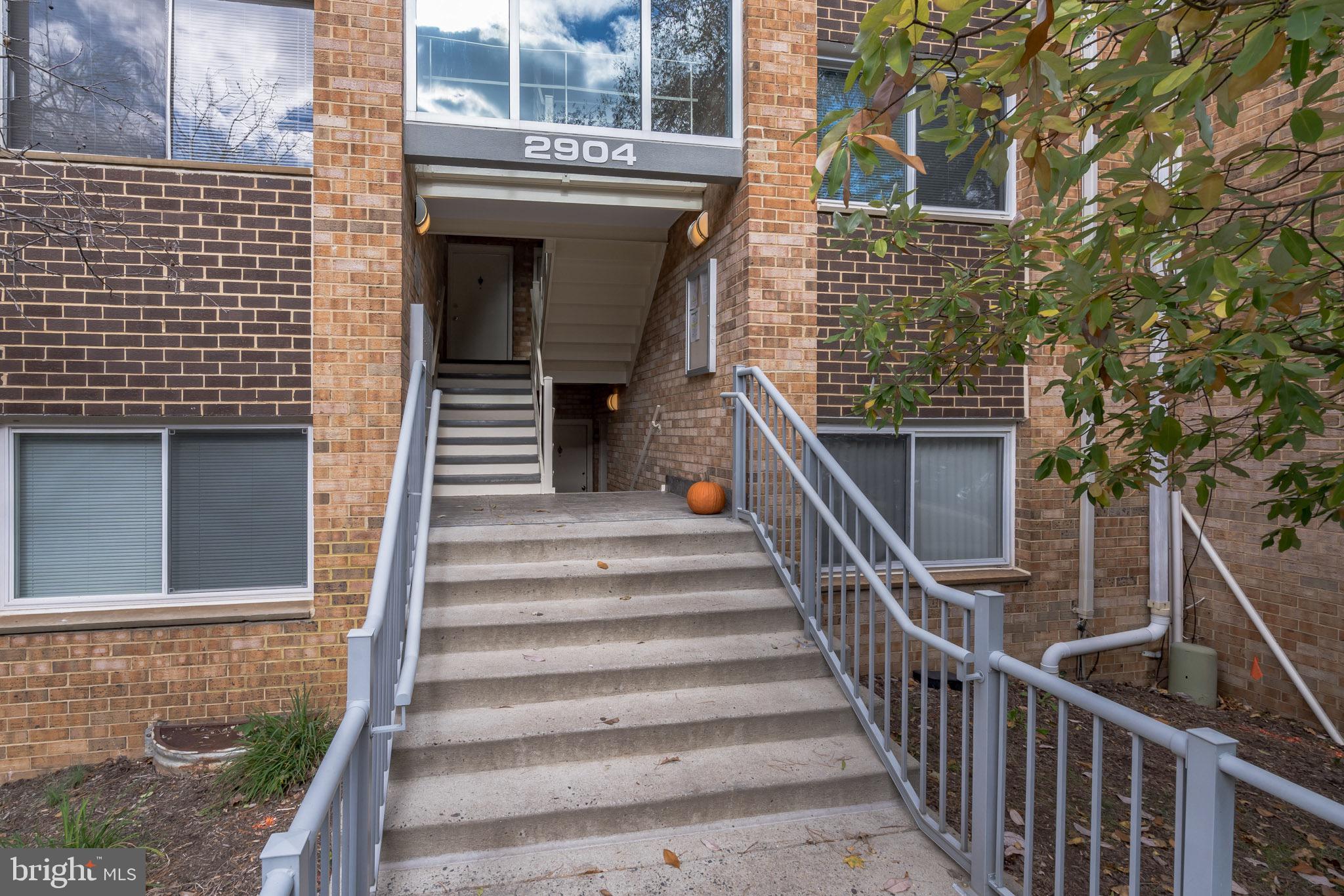 YORKTOWNE SQUARE - Residential