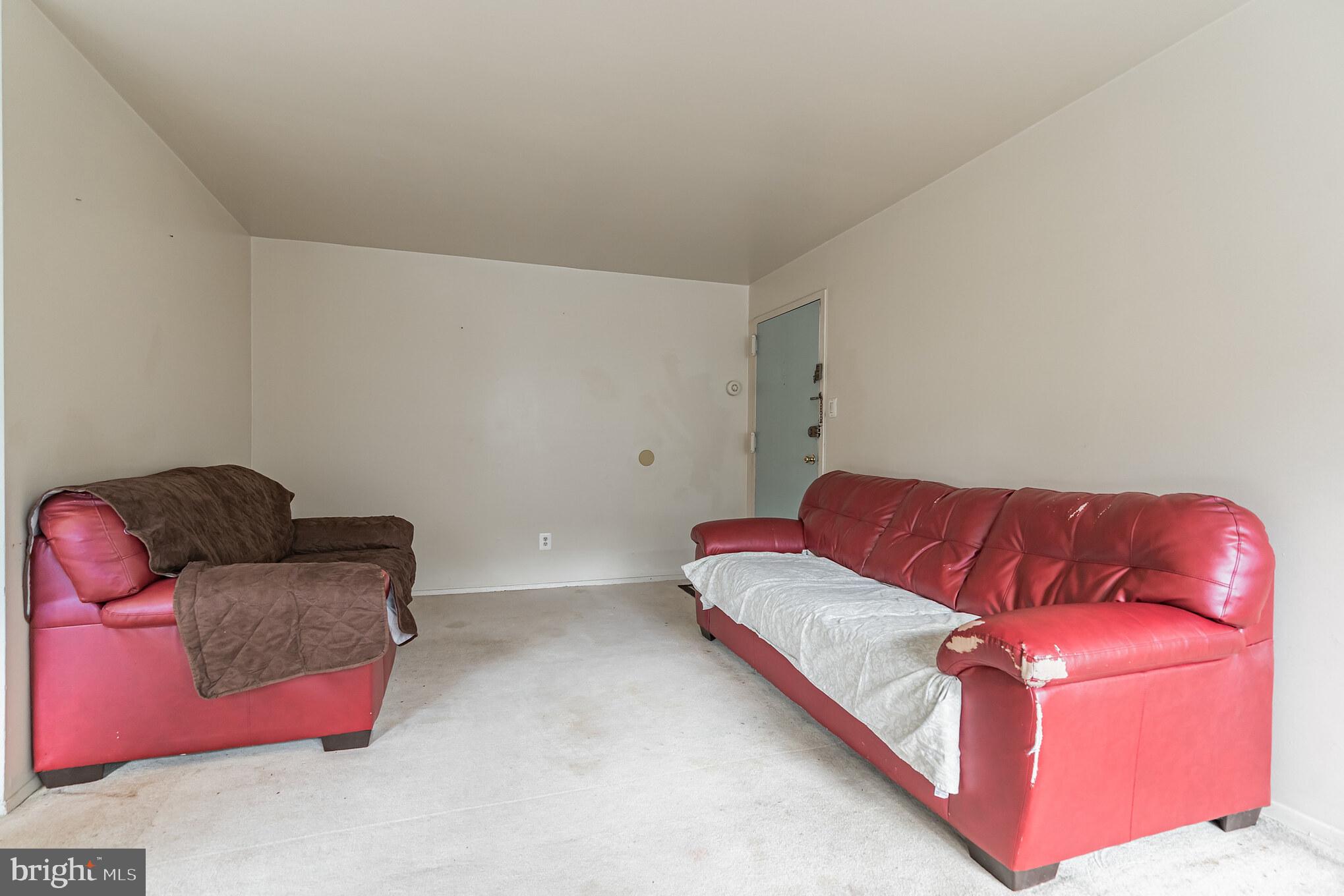 YORKTOWNE SQUARE - Residential