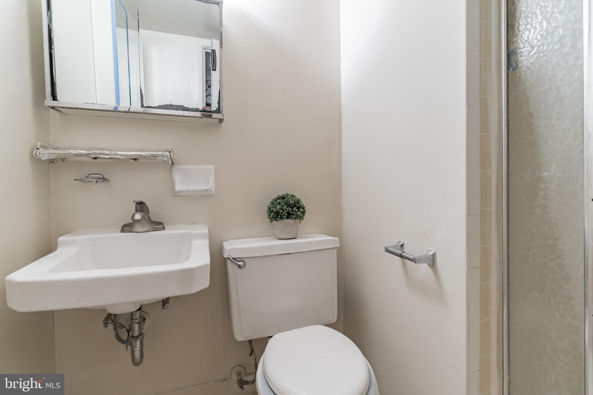 YORKTOWNE SQUARE - Residential