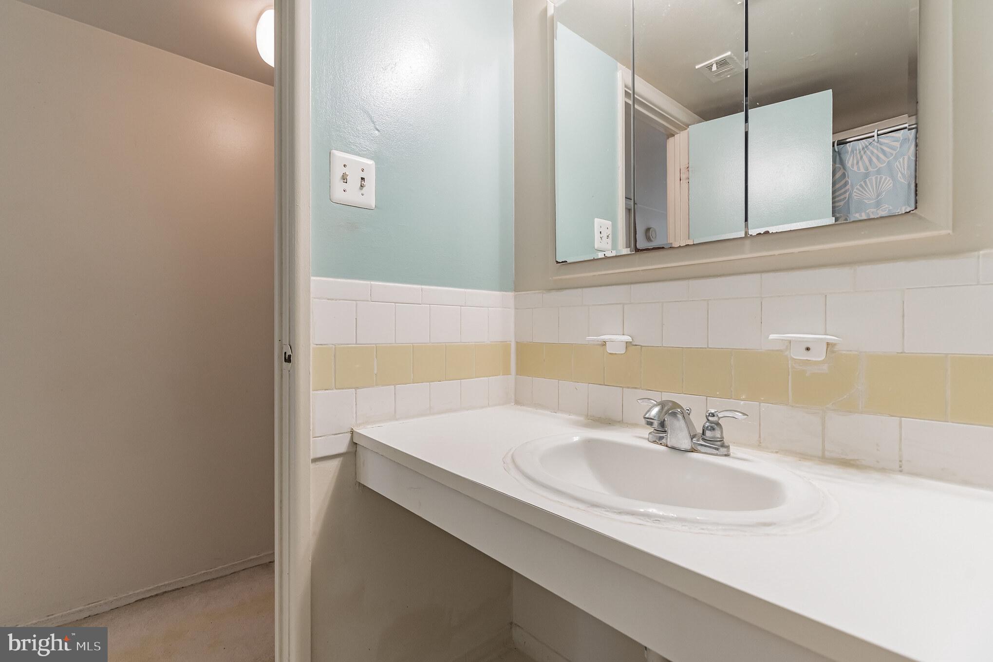 YORKTOWNE SQUARE - Residential