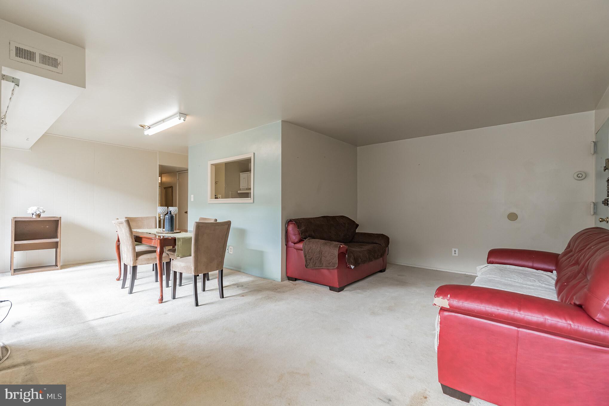 YORKTOWNE SQUARE - Residential