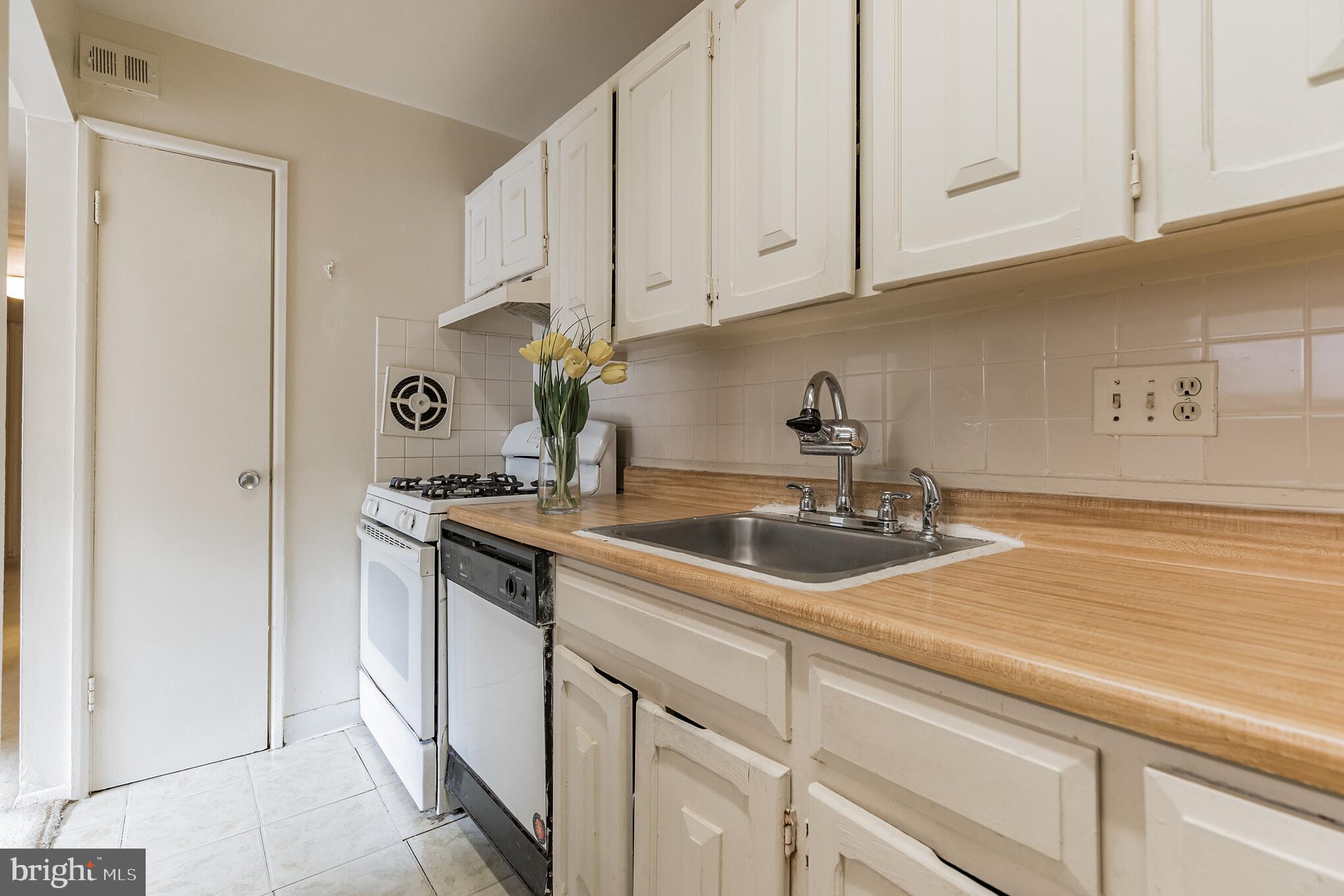 YORKTOWNE SQUARE - Residential