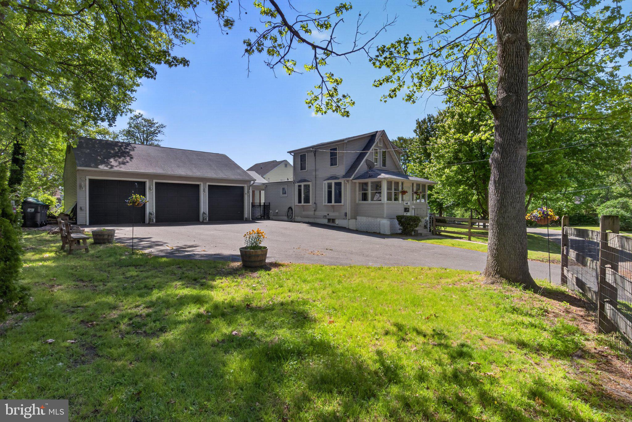 803 WOODLAND AVENUE
