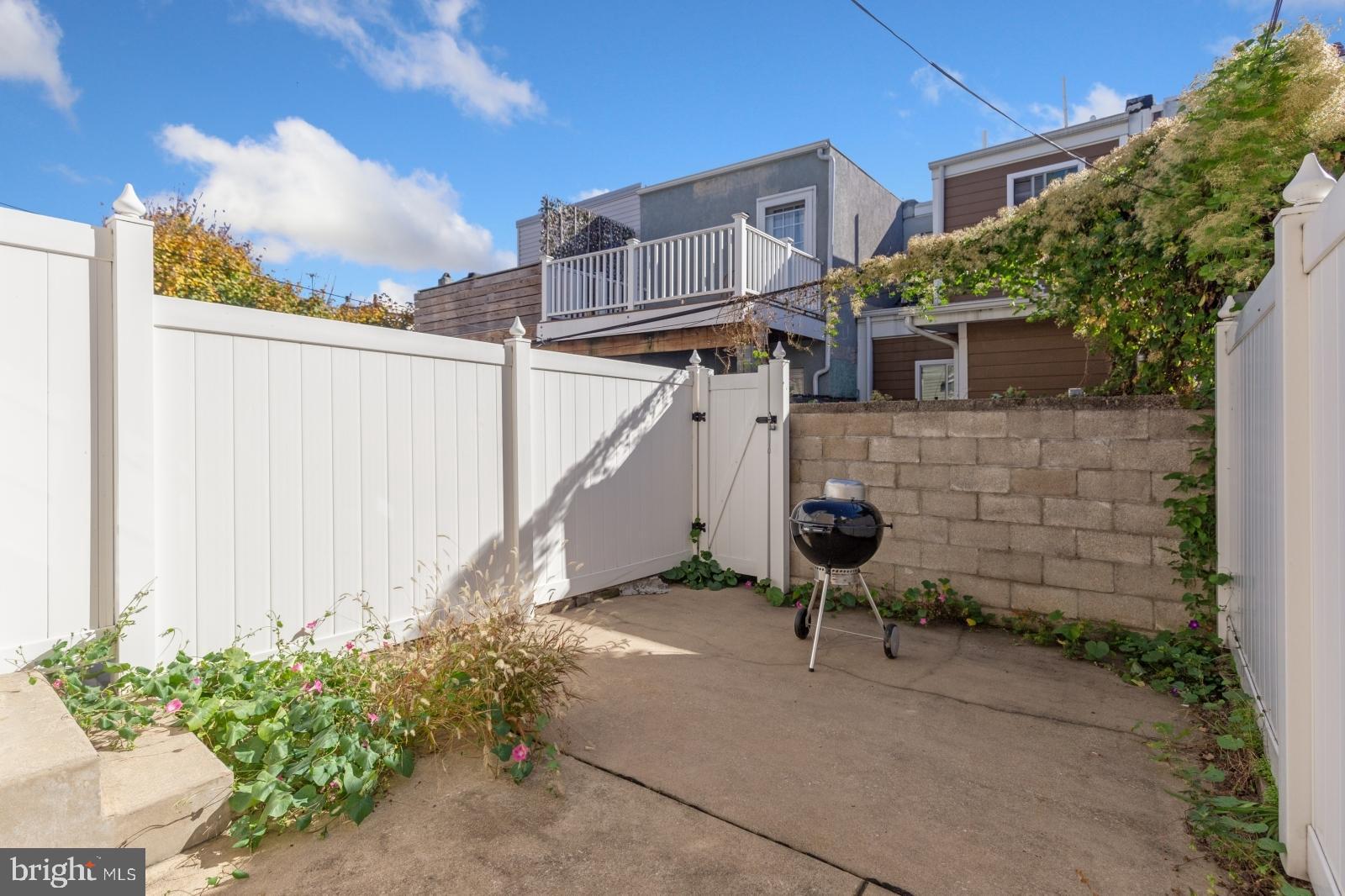 PORT RICHMOND - Residential Lease
