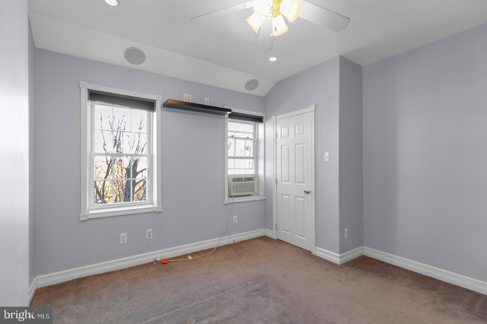 PORT RICHMOND - Residential Lease