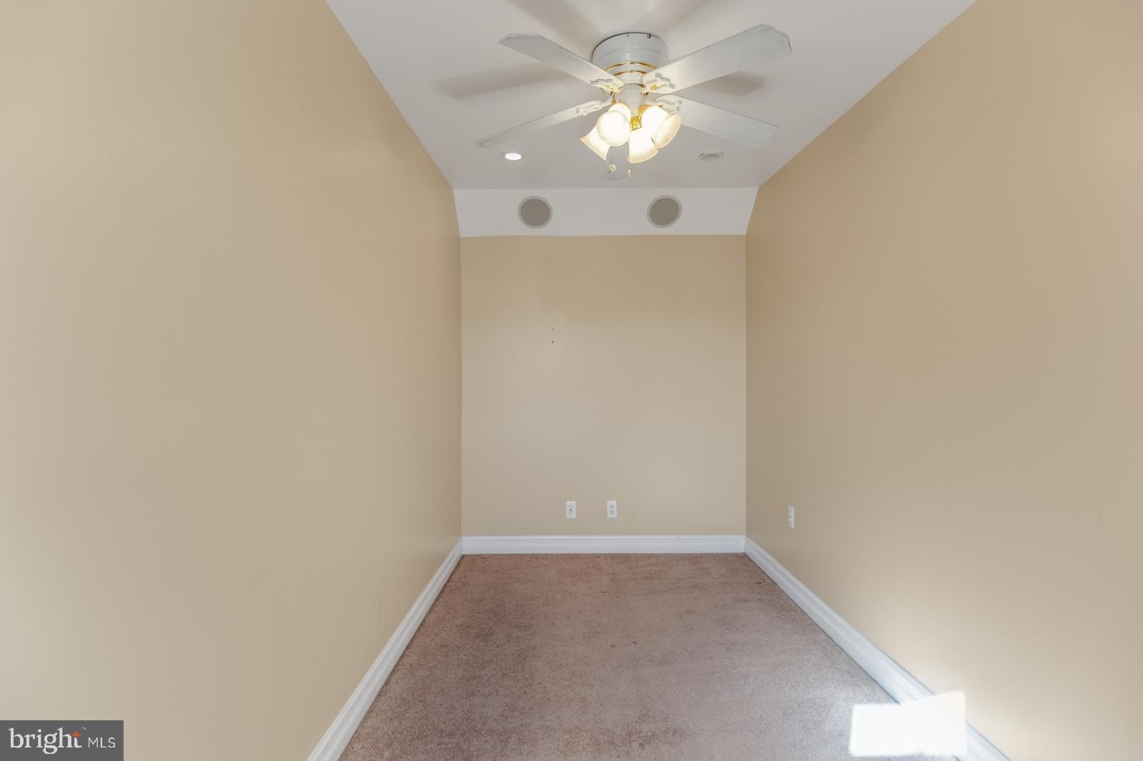 PORT RICHMOND - Residential Lease