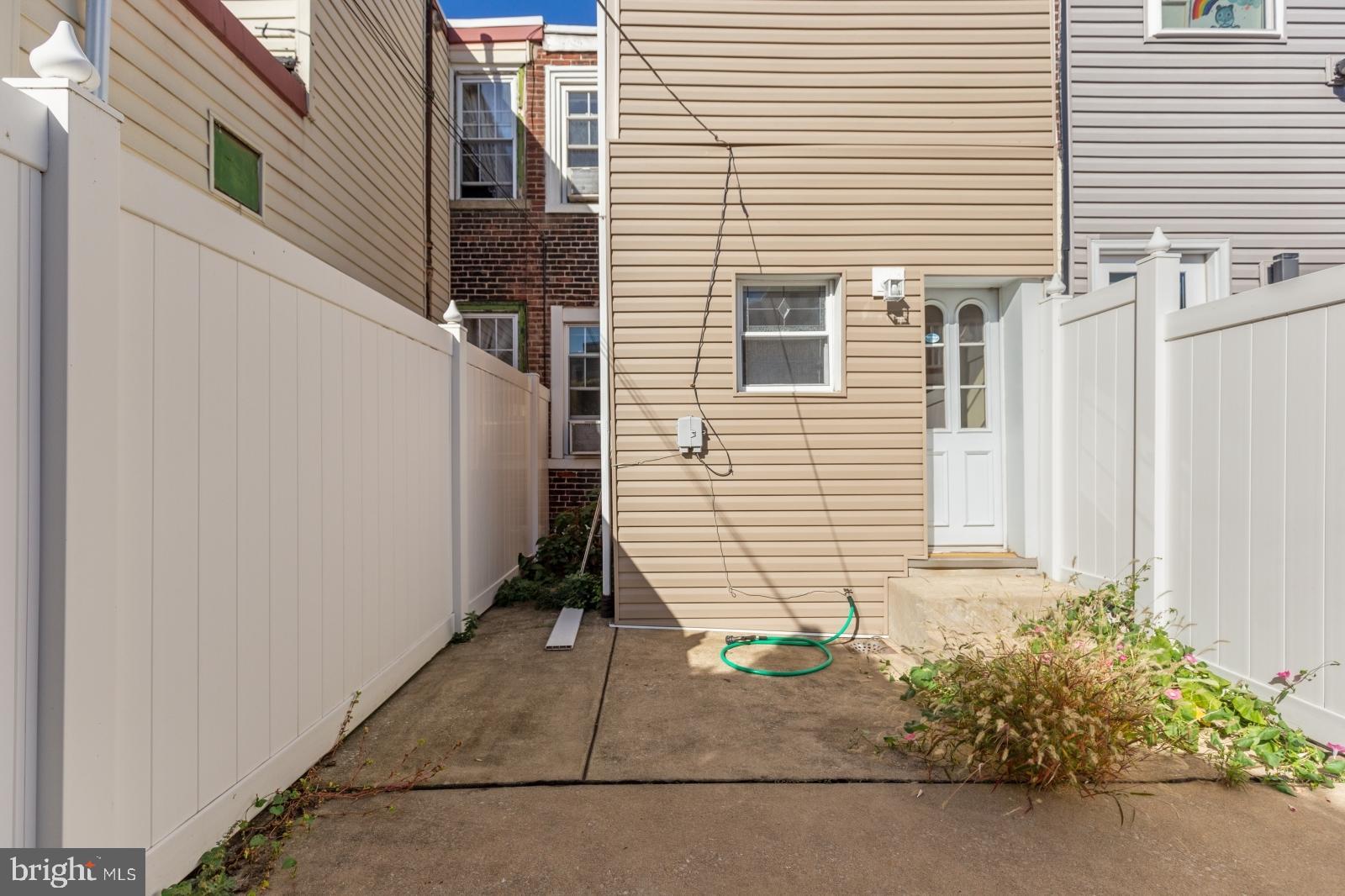 PORT RICHMOND - Residential Lease