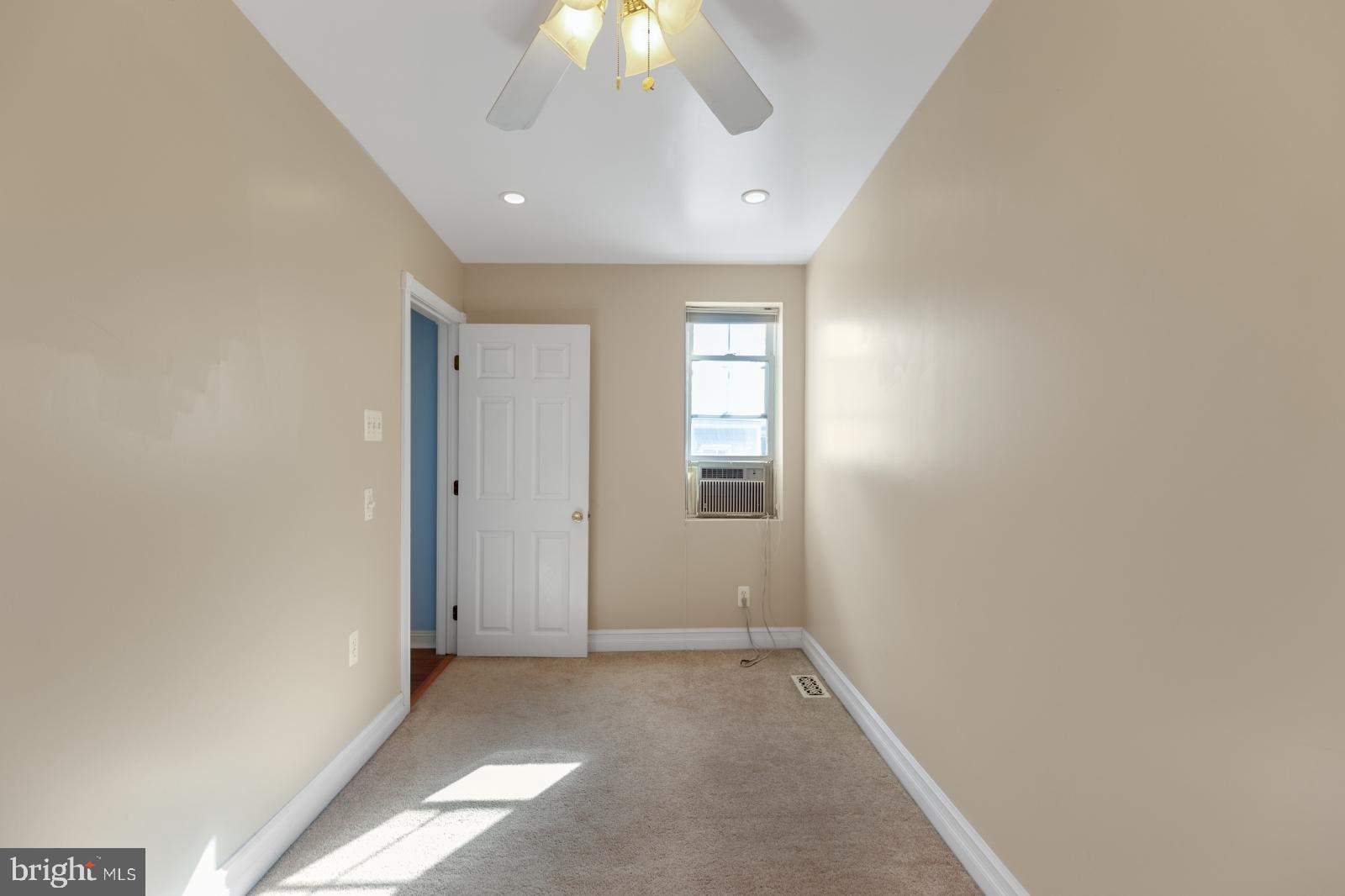 PORT RICHMOND - Residential Lease