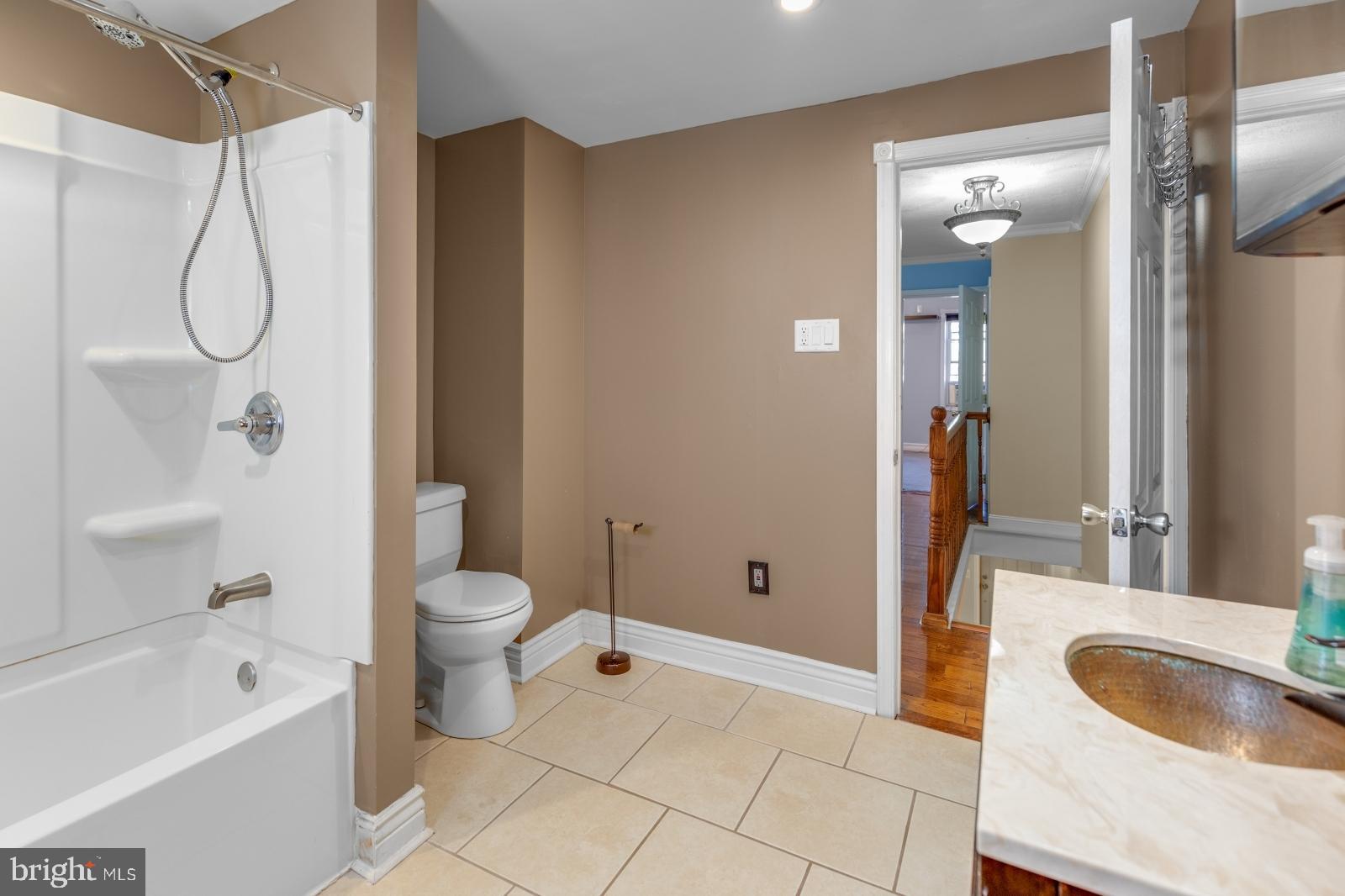 PORT RICHMOND - Residential Lease