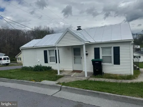 430 W High Street, Woodstock, VA MLS: VASH2011374