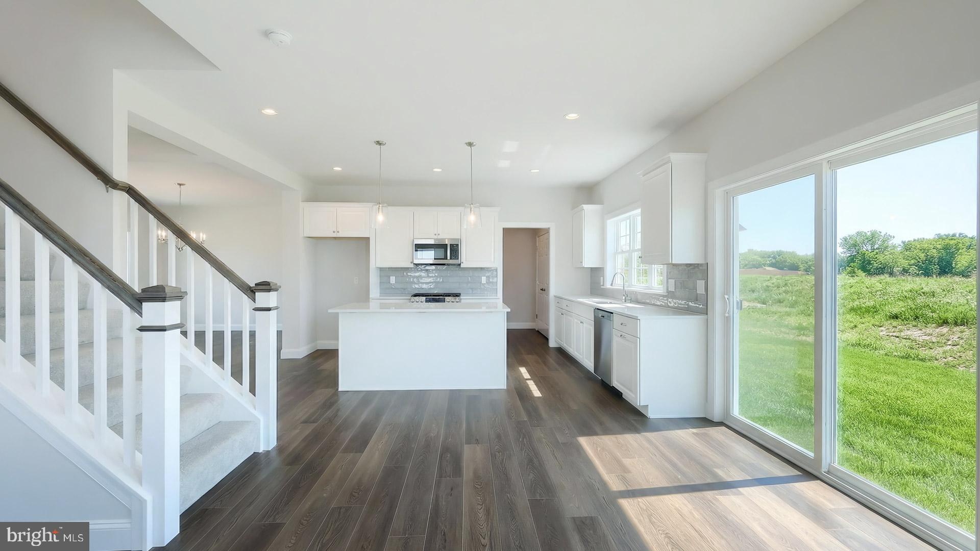 SUMMER LAYNE - Residential