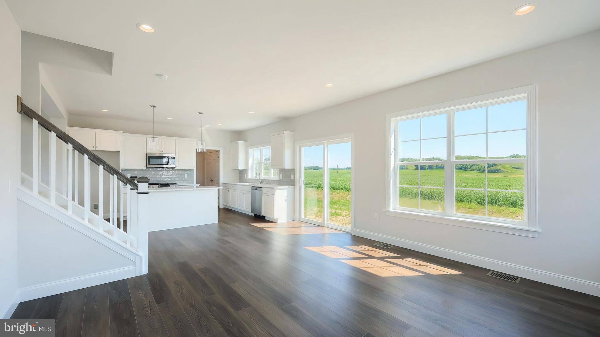 SUMMER LAYNE - Residential