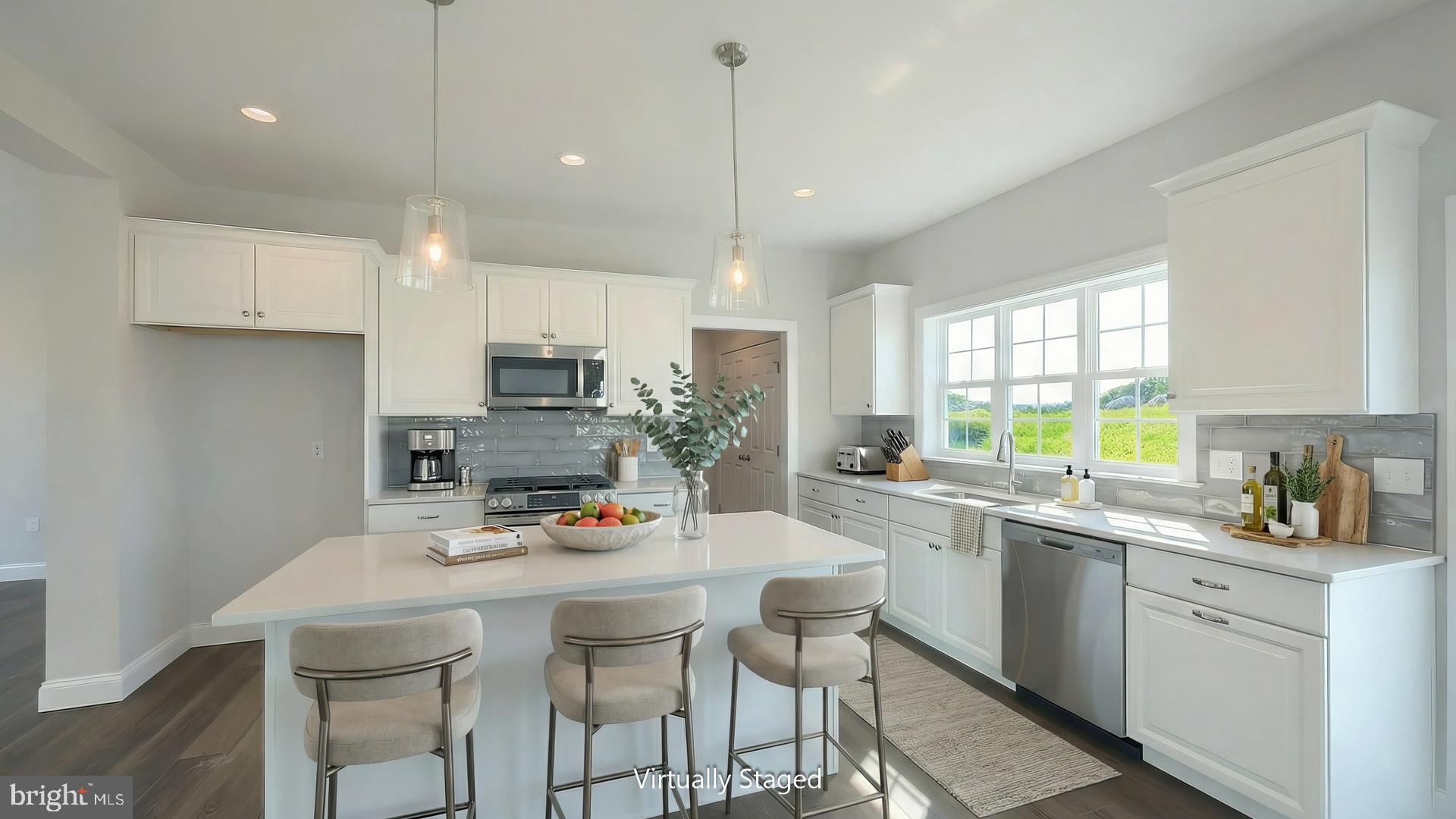 637 SUNSET BOULEVARD