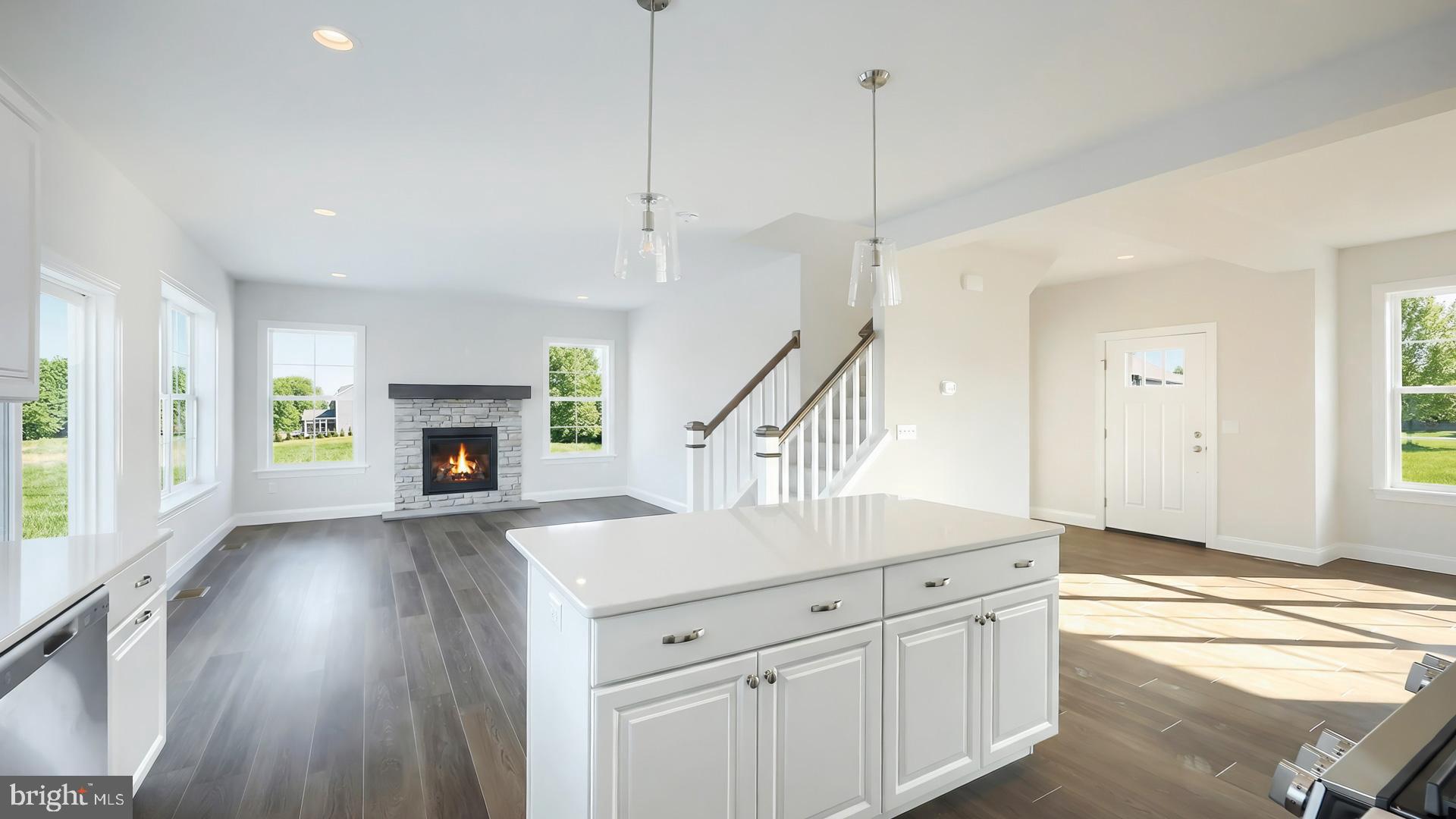 SUMMER LAYNE - Residential