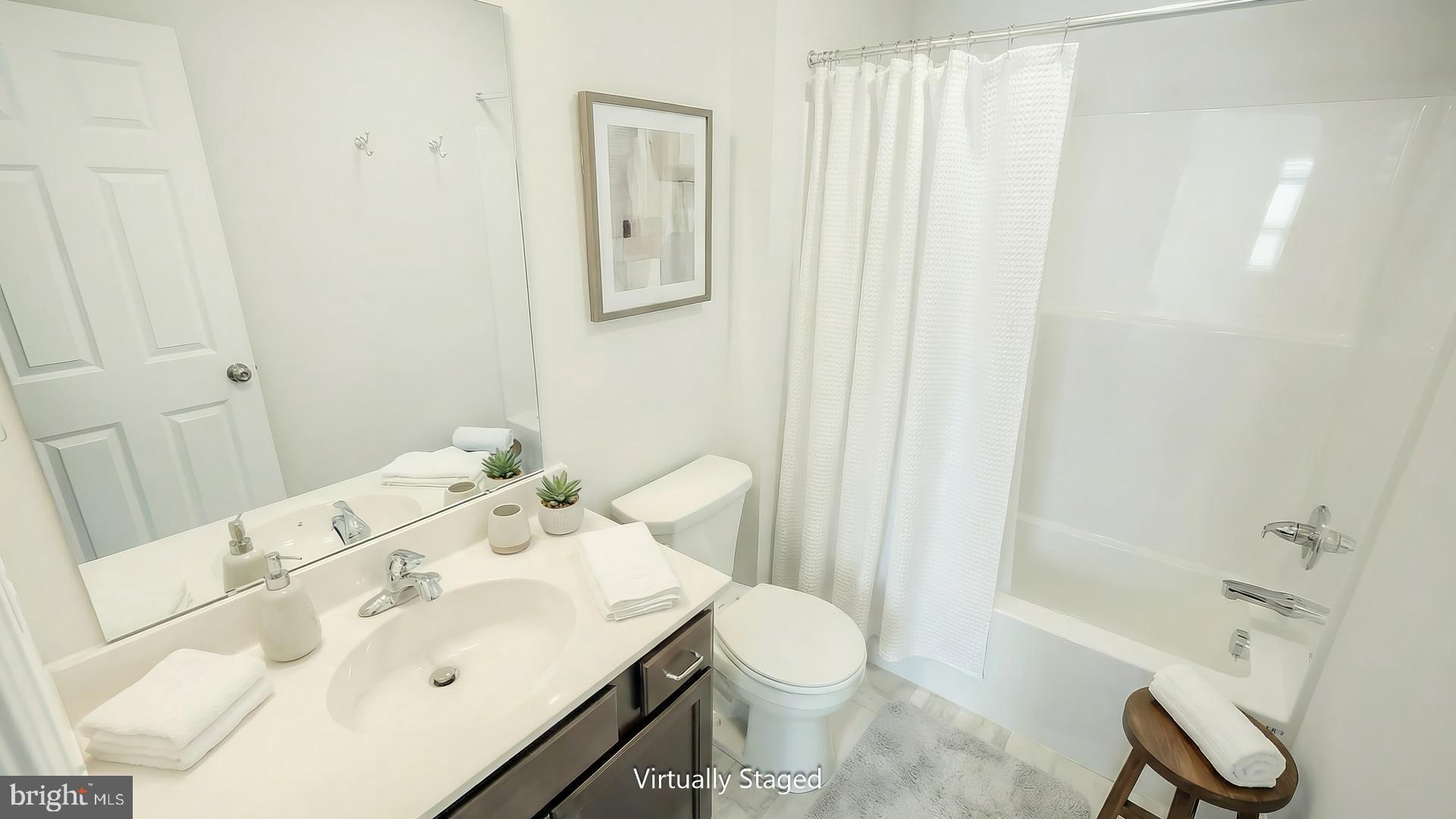 SUMMER LAYNE - Residential