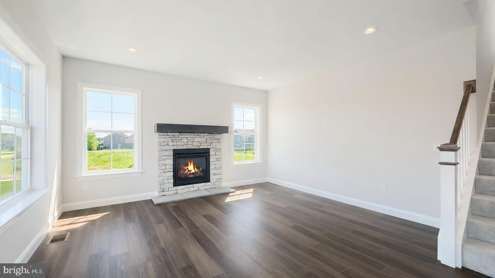 SUMMER LAYNE - Residential