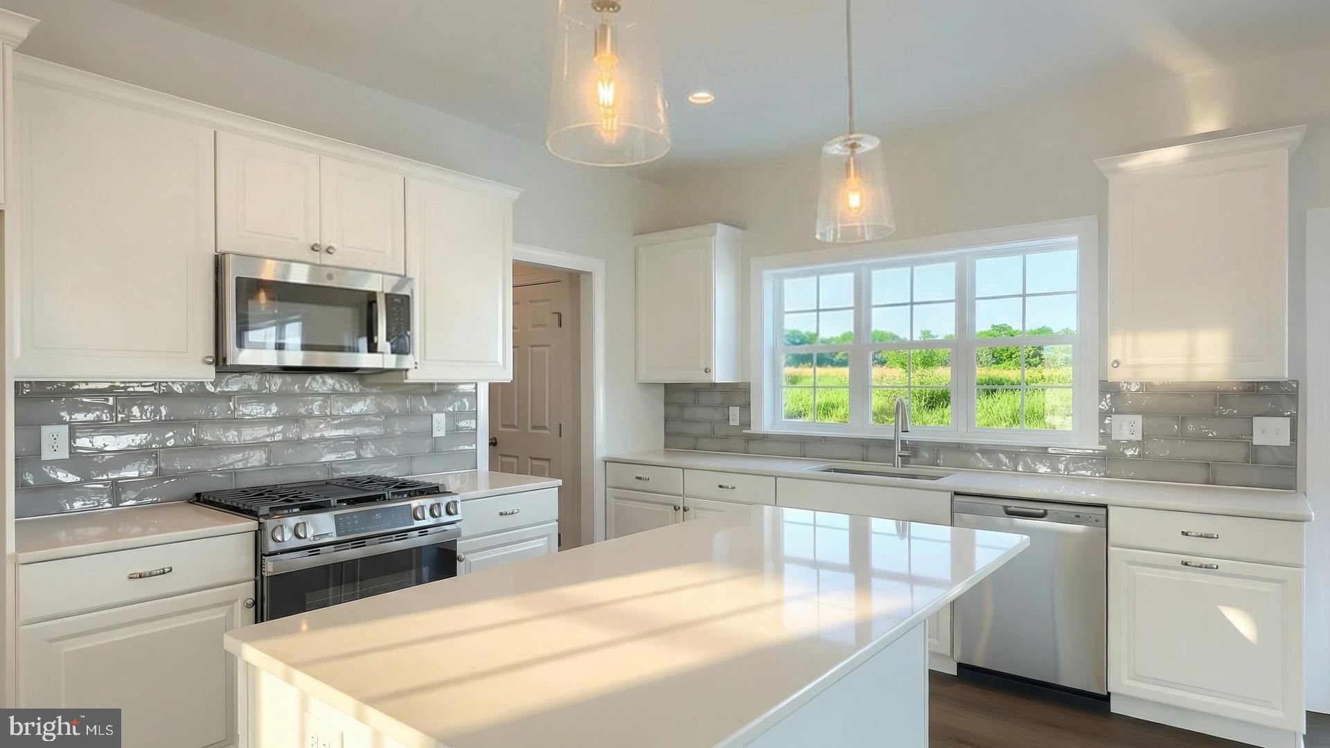 SUMMER LAYNE - Residential