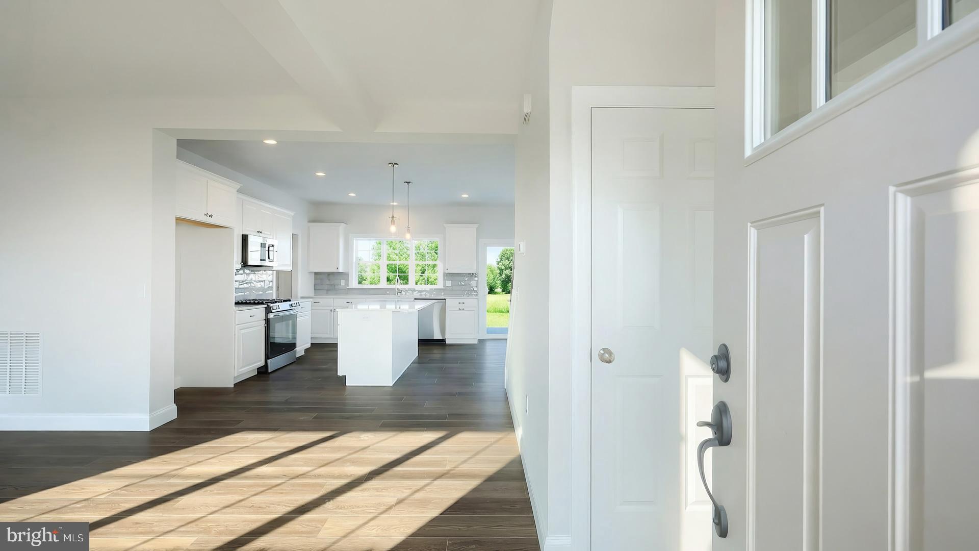 SUMMER LAYNE - Residential