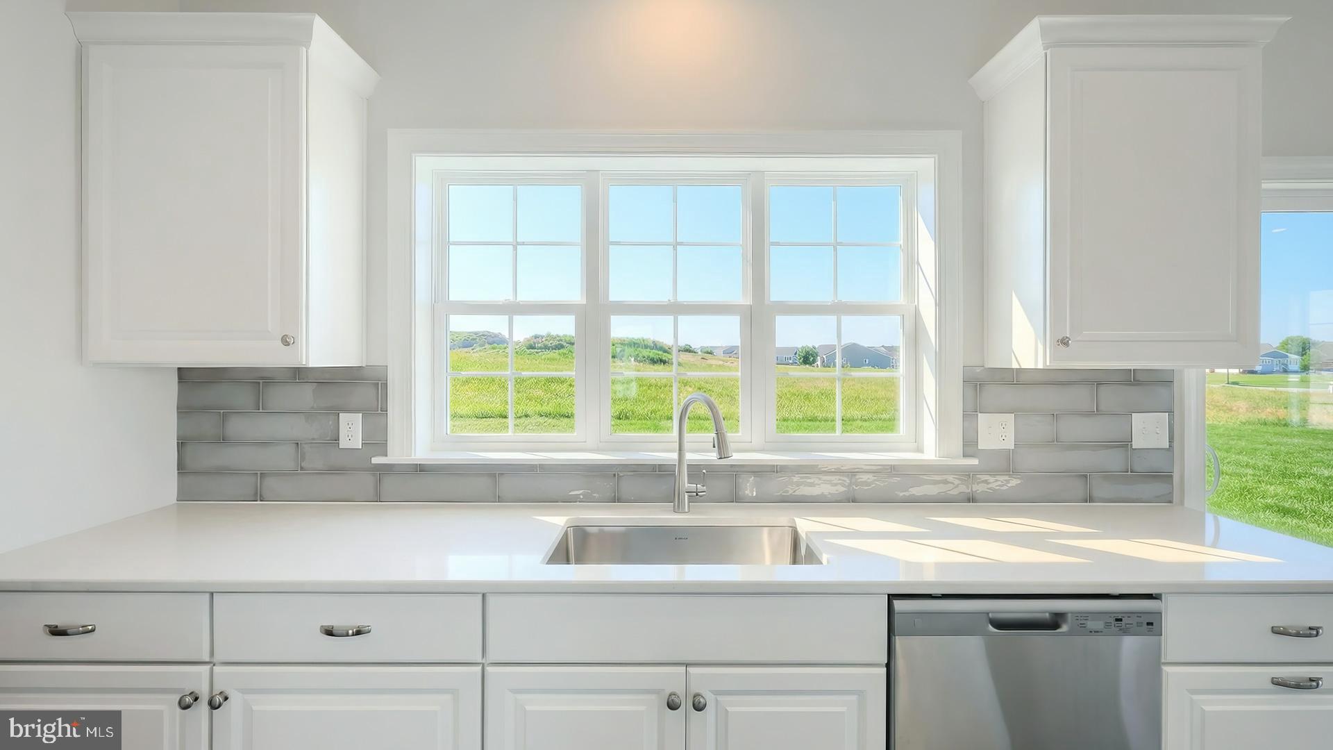 SUMMER LAYNE - Residential