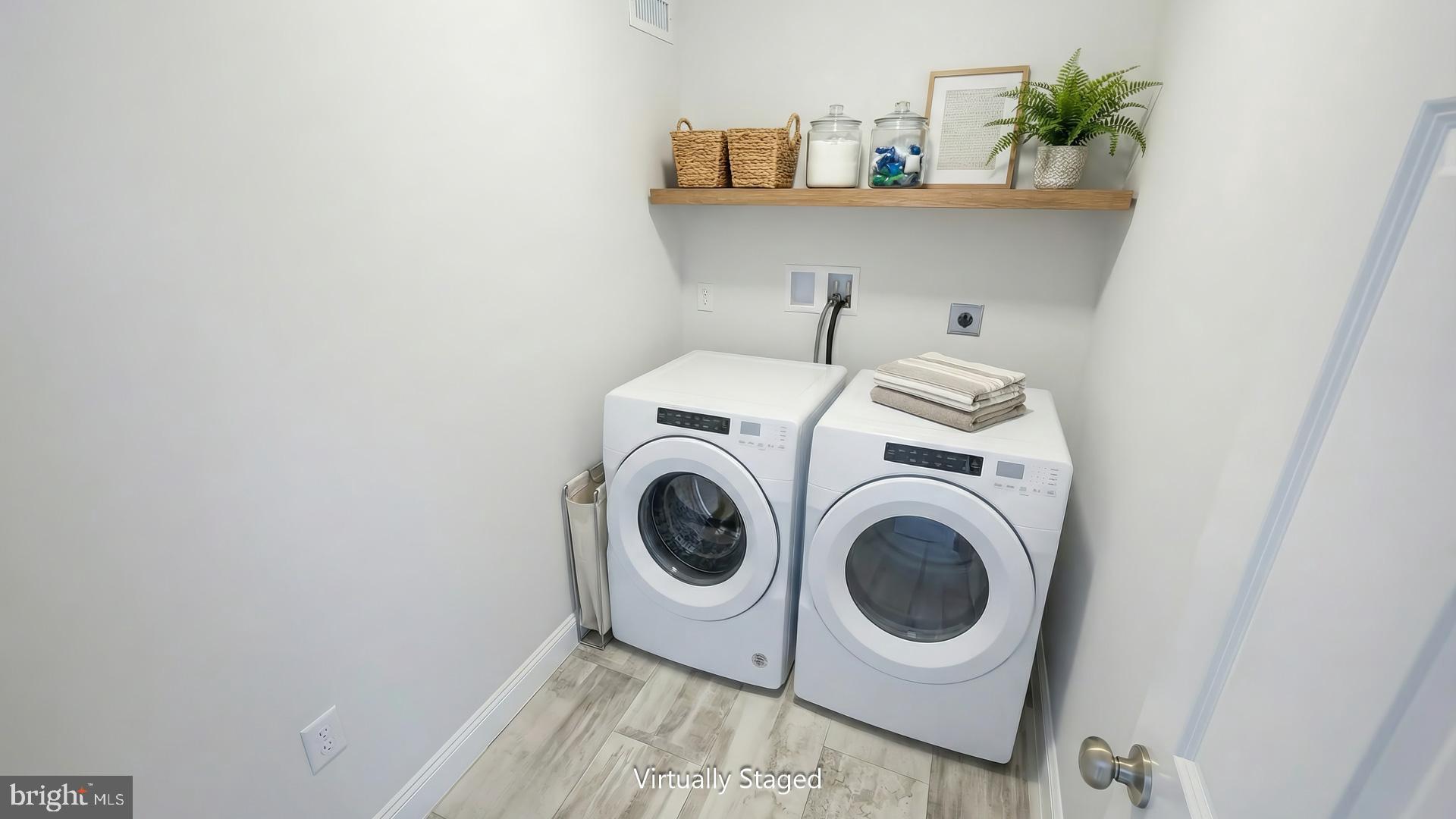 SUMMER LAYNE - Residential