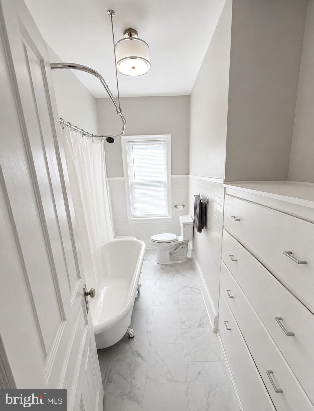 834 CENTRE AVENUE 3RD FLOOR