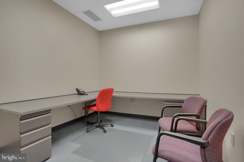 ROSSMOYNE - Commercial Lease