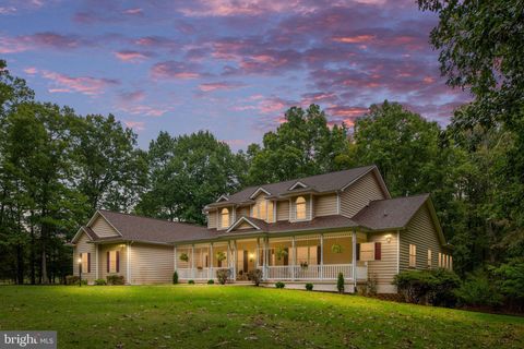 Photo of 32236 Deep Meadow Lane, LOCUST GROVE, VA 22508 (MLS # VAOR2013628)