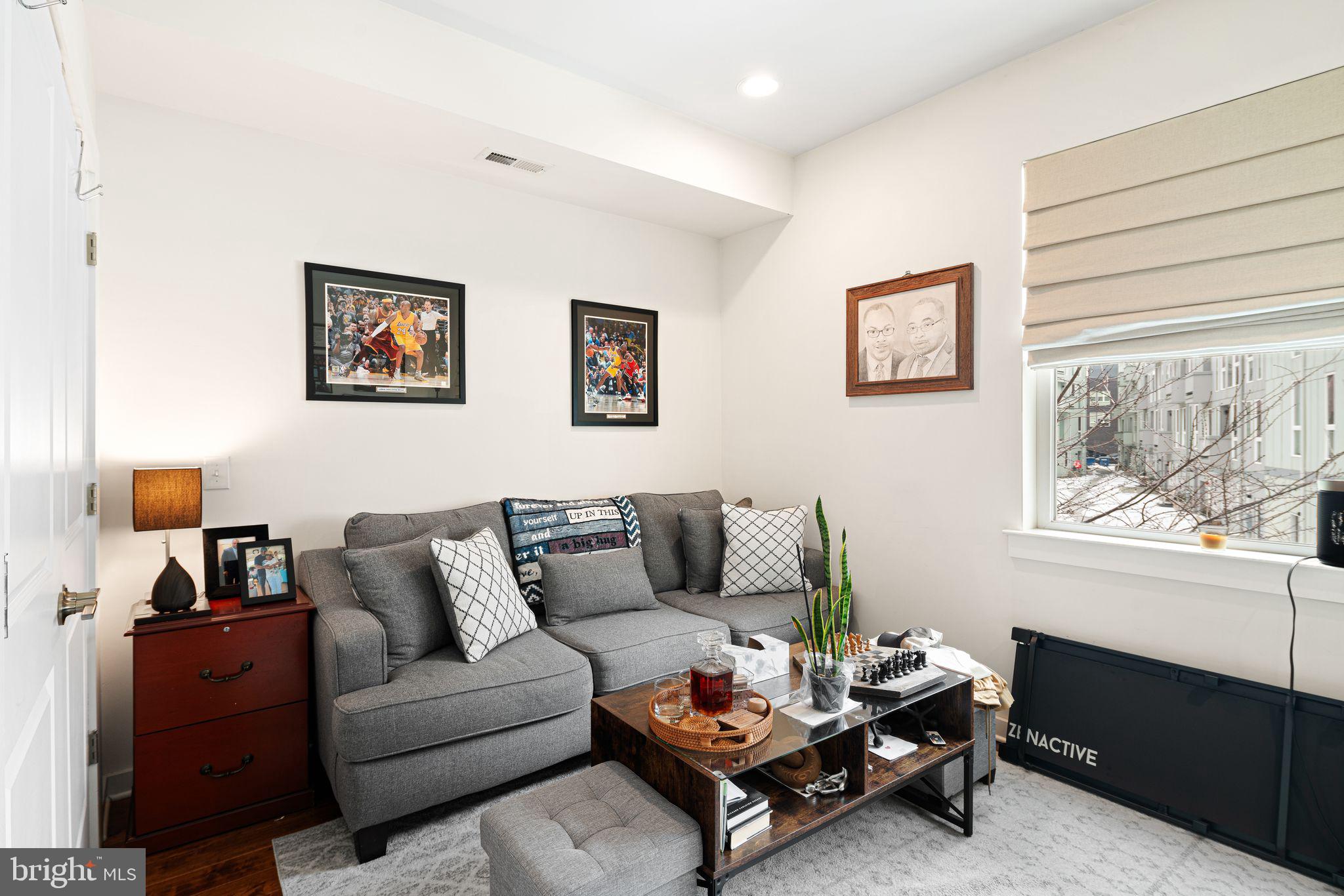 SOUTH KENSINGTON - Residential