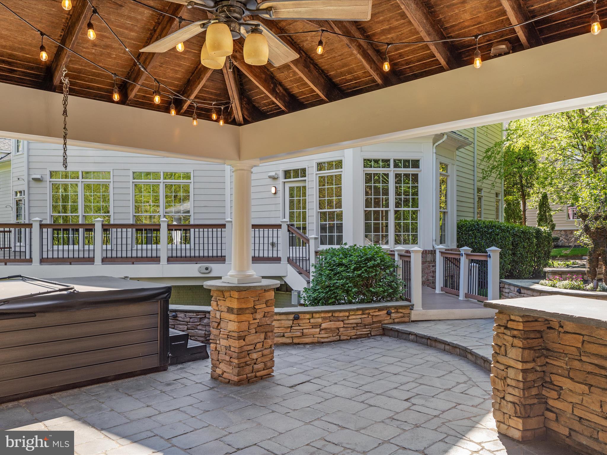 LANSDOWNE ON THE POTOMAC - Residential