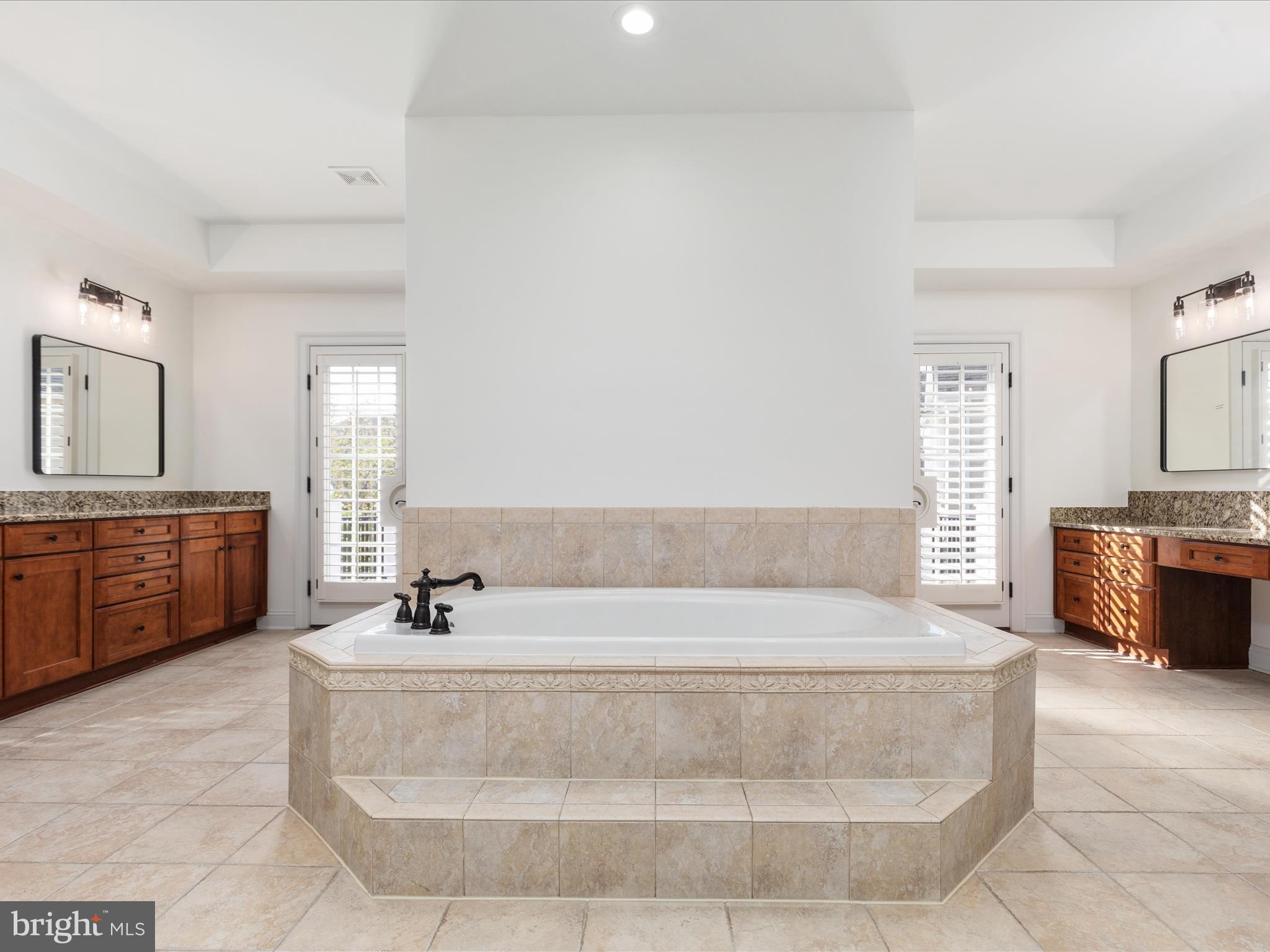 LANSDOWNE ON THE POTOMAC - Residential