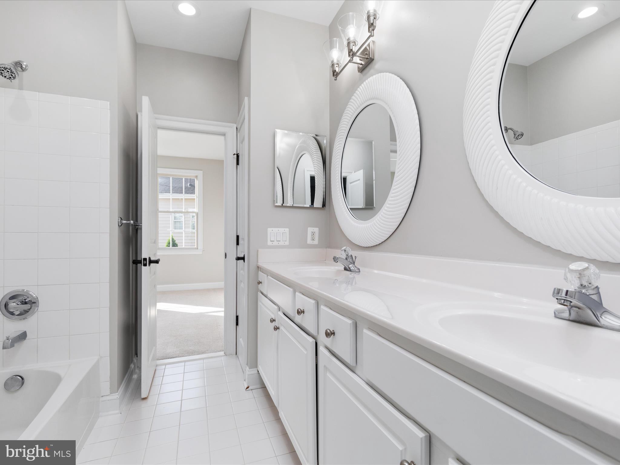 LANSDOWNE ON THE POTOMAC - Residential