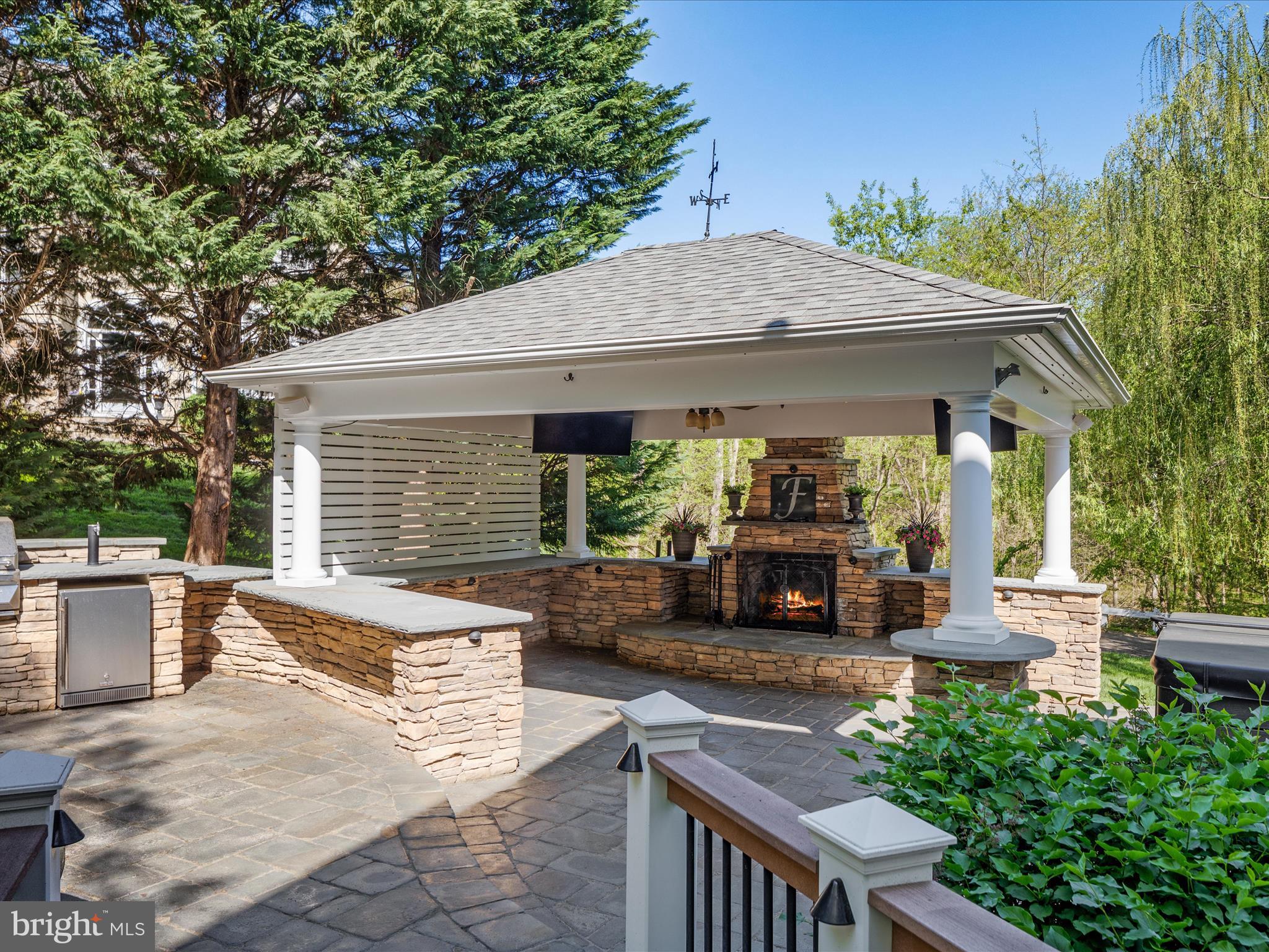 LANSDOWNE ON THE POTOMAC - Residential