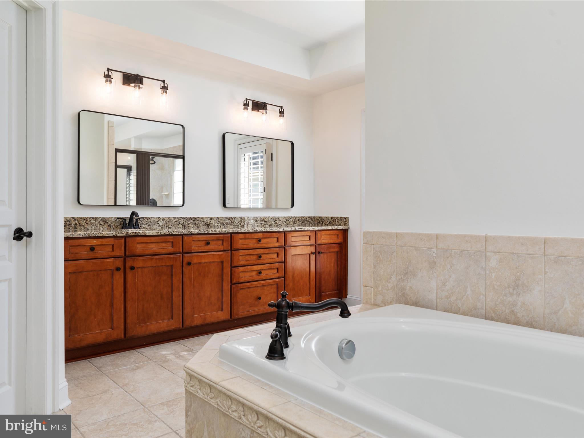 LANSDOWNE ON THE POTOMAC - Residential